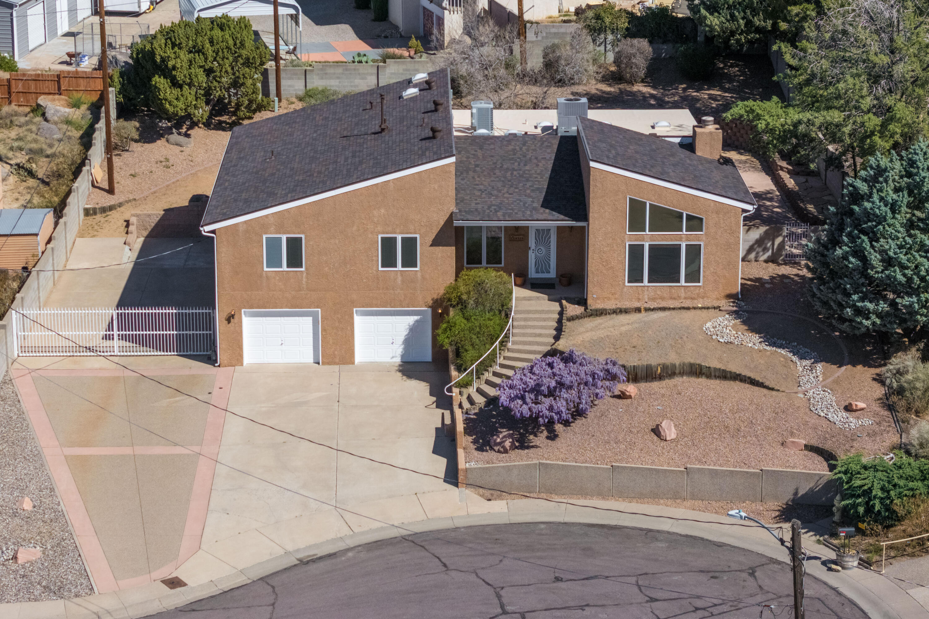 Photo 19 — 14325 Skyline Road NE