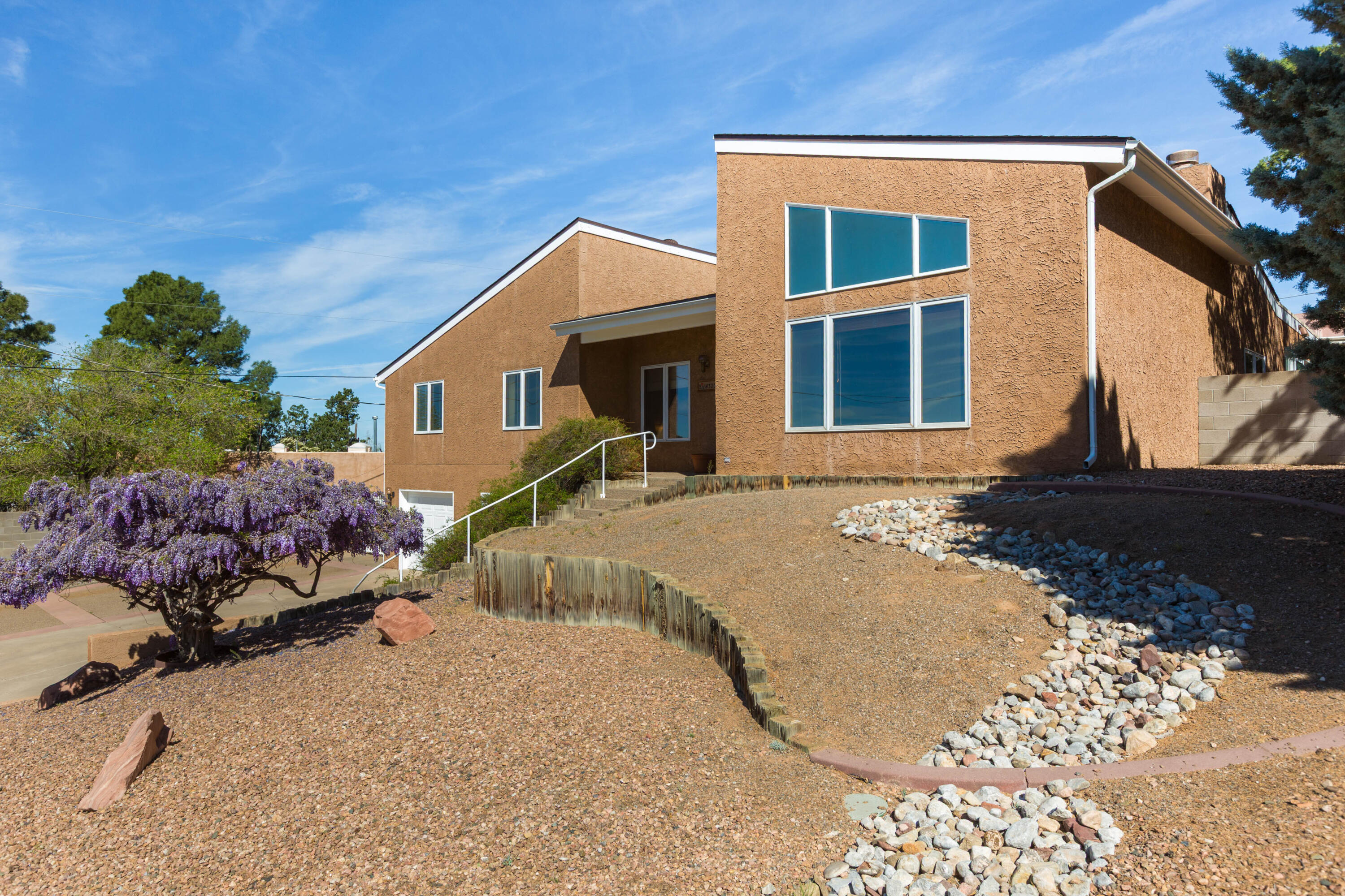 Photo 4 — 14325 Skyline Road NE