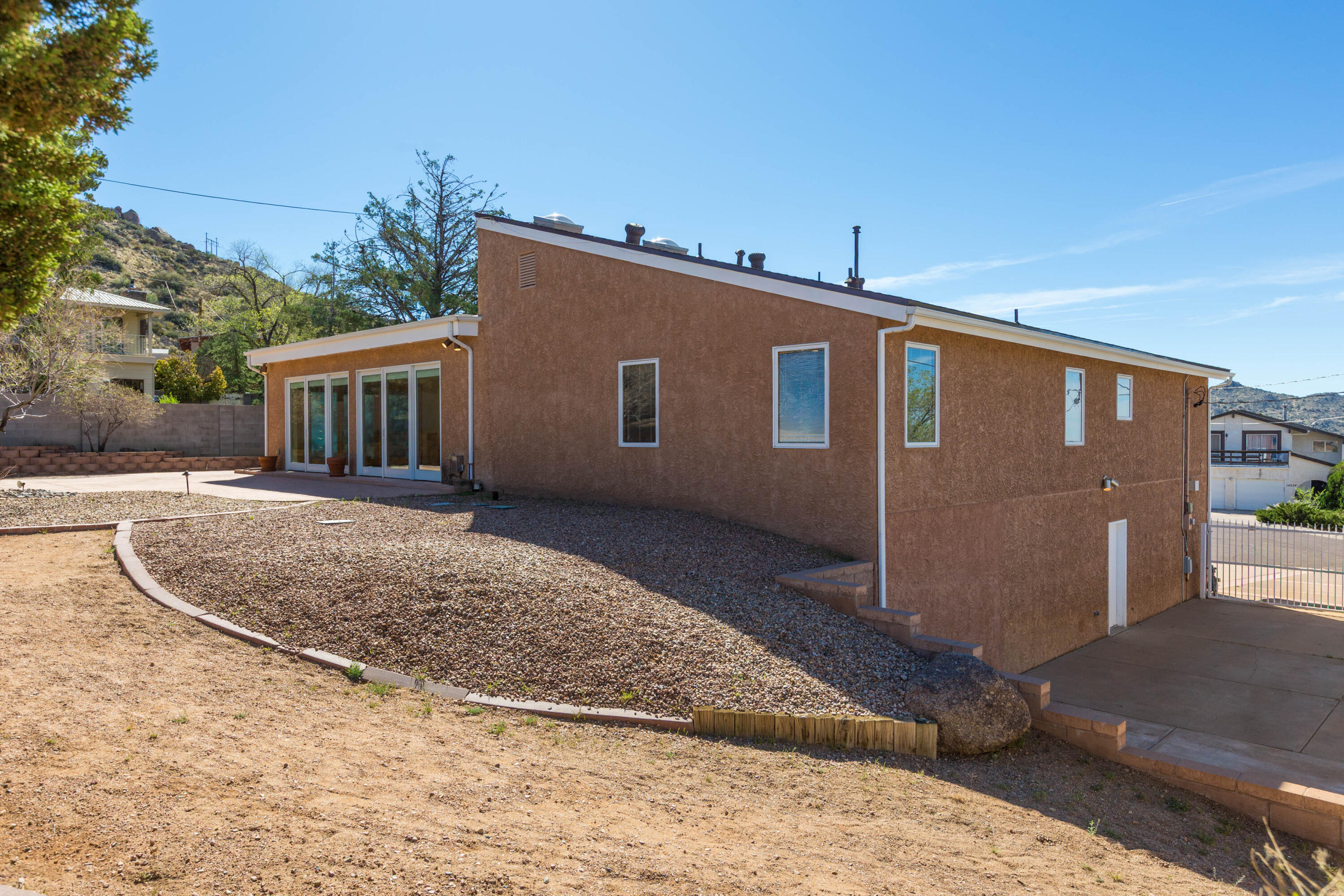 Photo 5 — 14325 Skyline Road NE