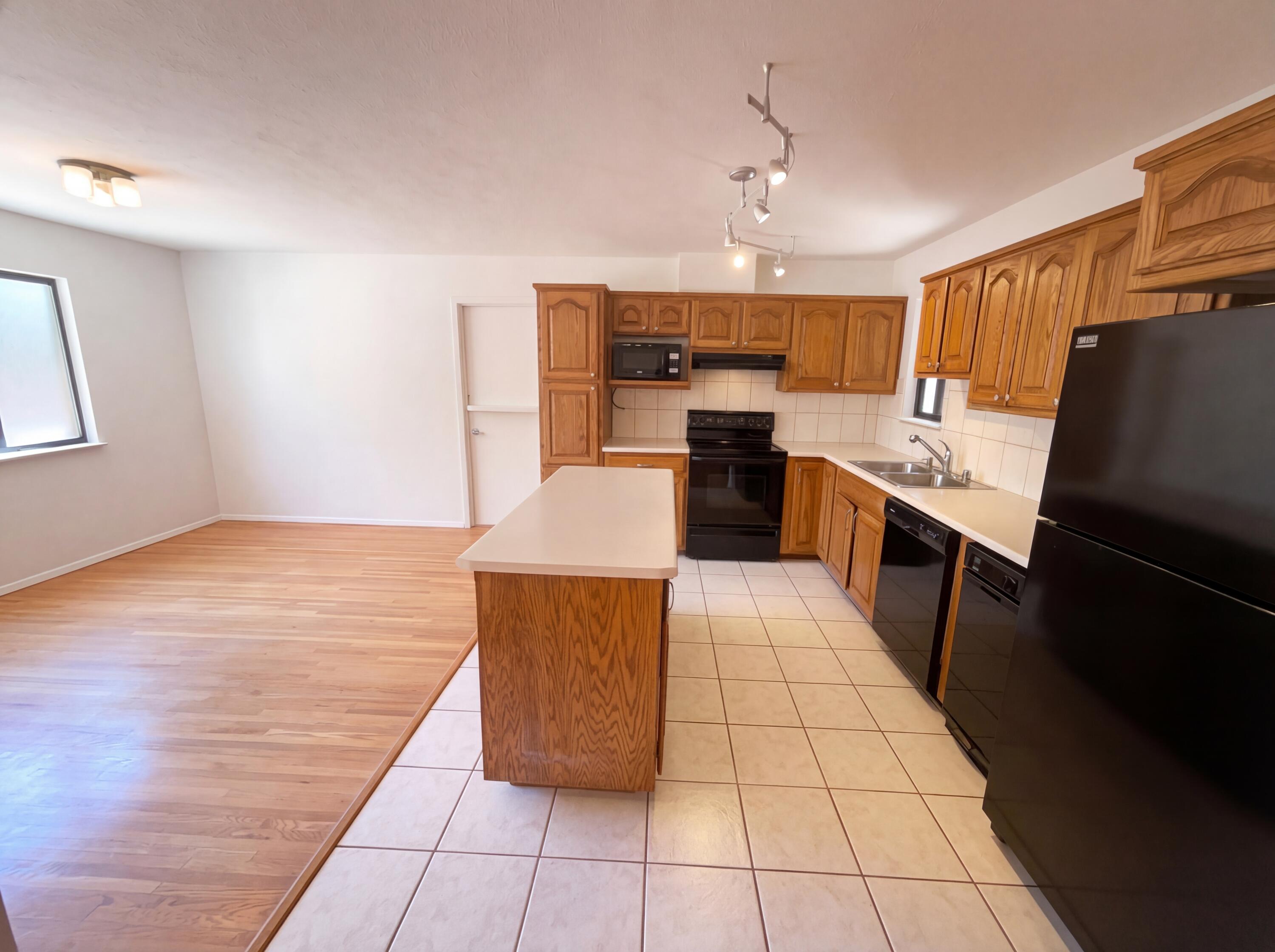 Photo 2 — 3336 Betts Drive NE