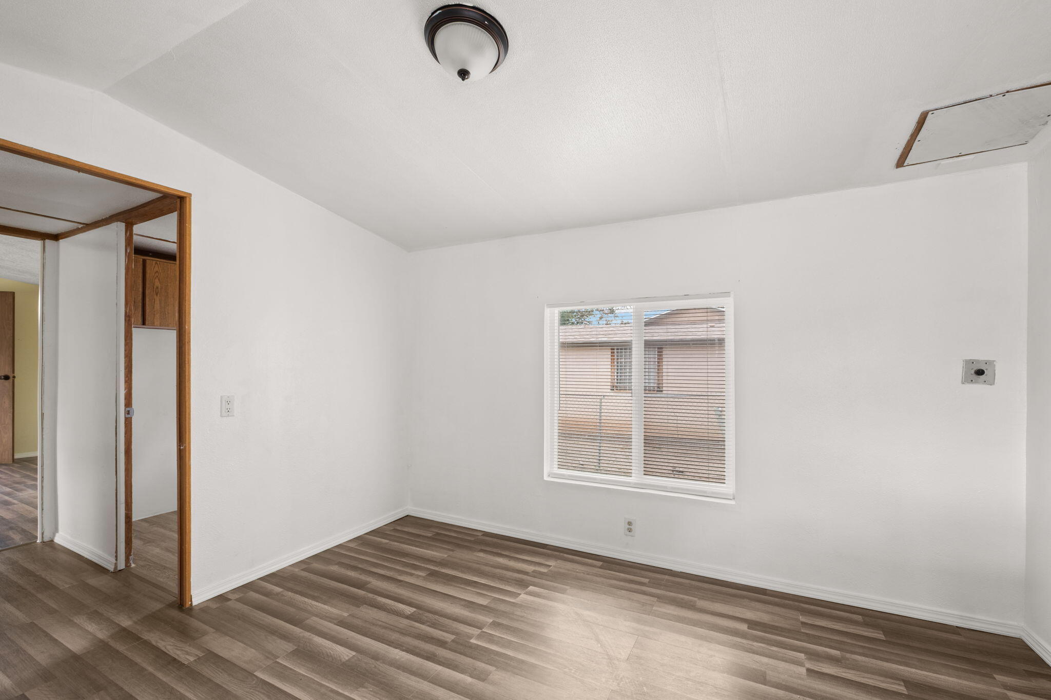 Photo 10 — 714 CITY VIEW Drive SW