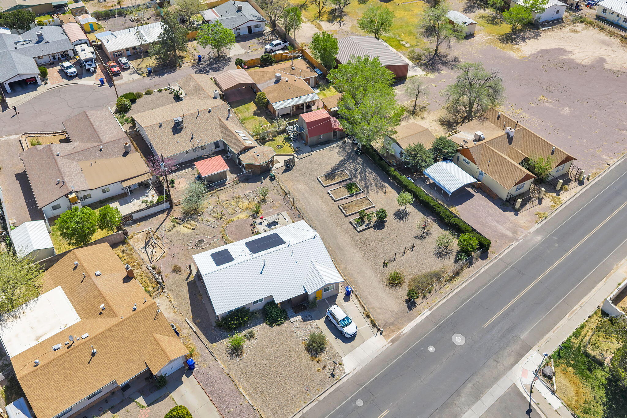 Photo 4 — 917 Bee Court