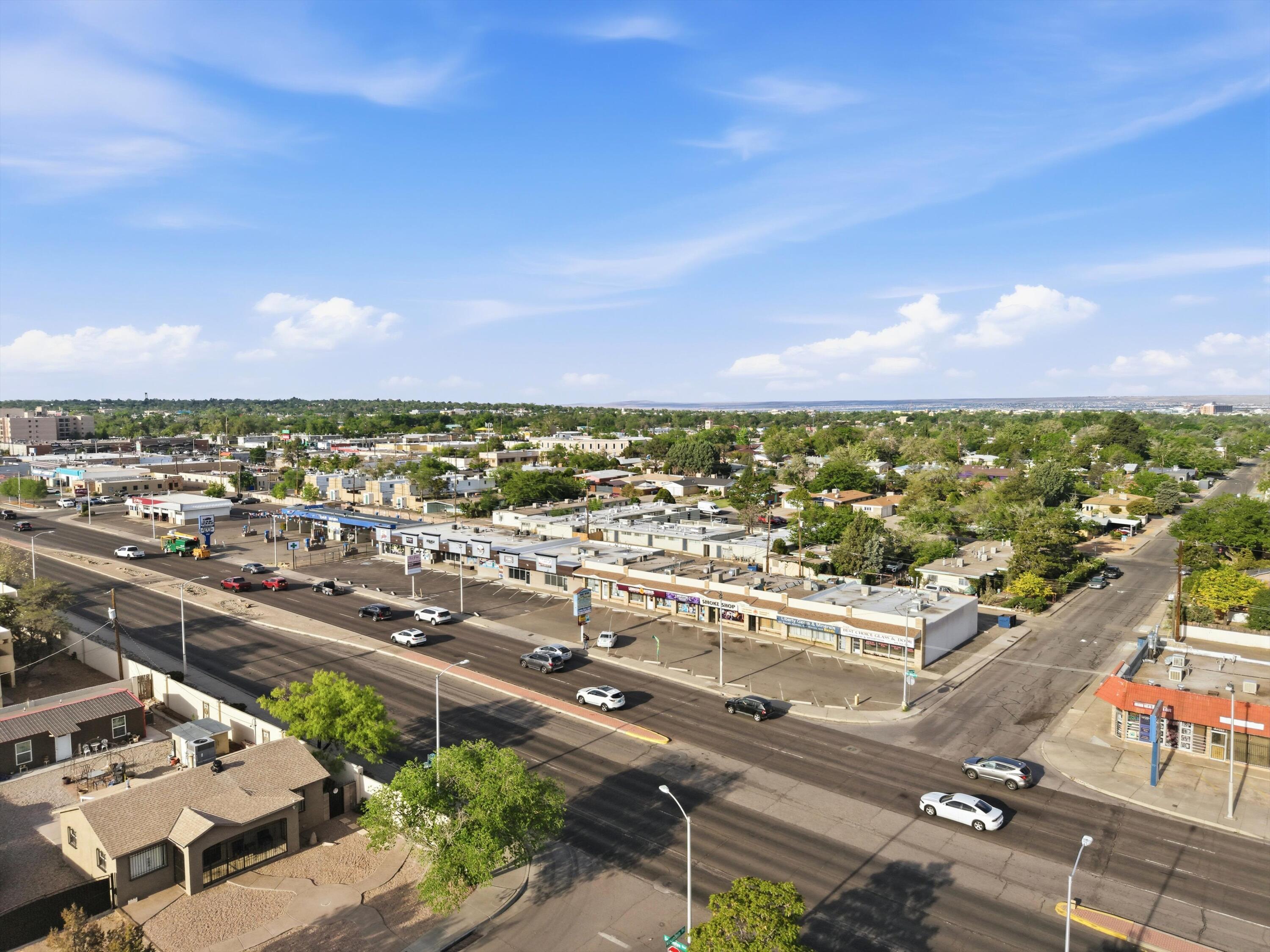 Photo 11 — 1301 San Mateo Boulevard NE 01-11b
