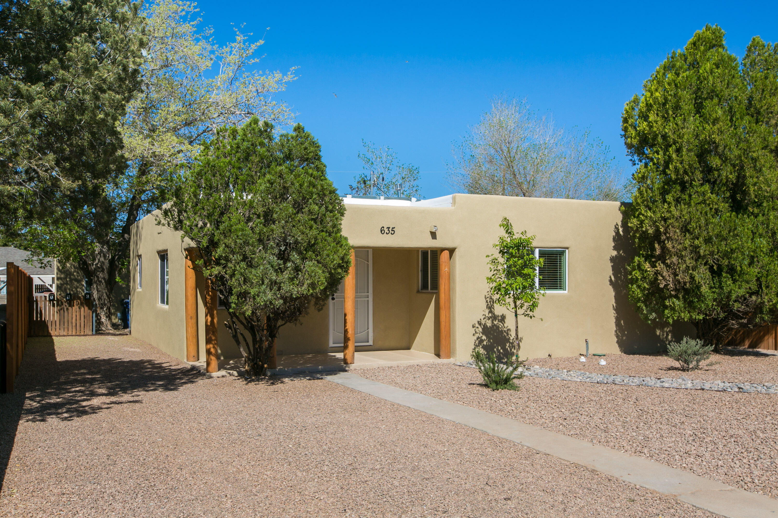 635 Adams Street NE, Albuquerque, NM 87110