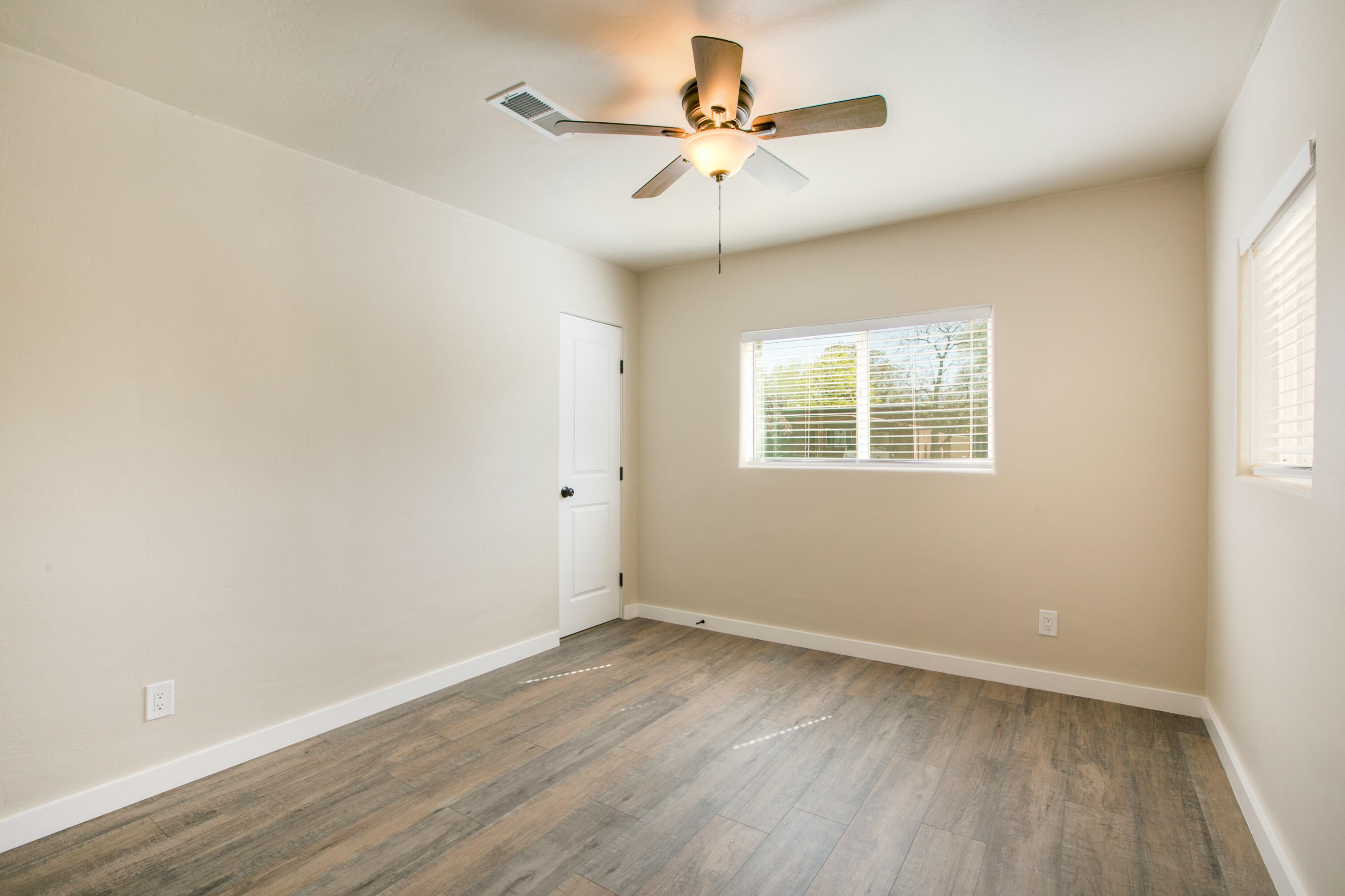 Photo 8 — 635 Adams Street NE