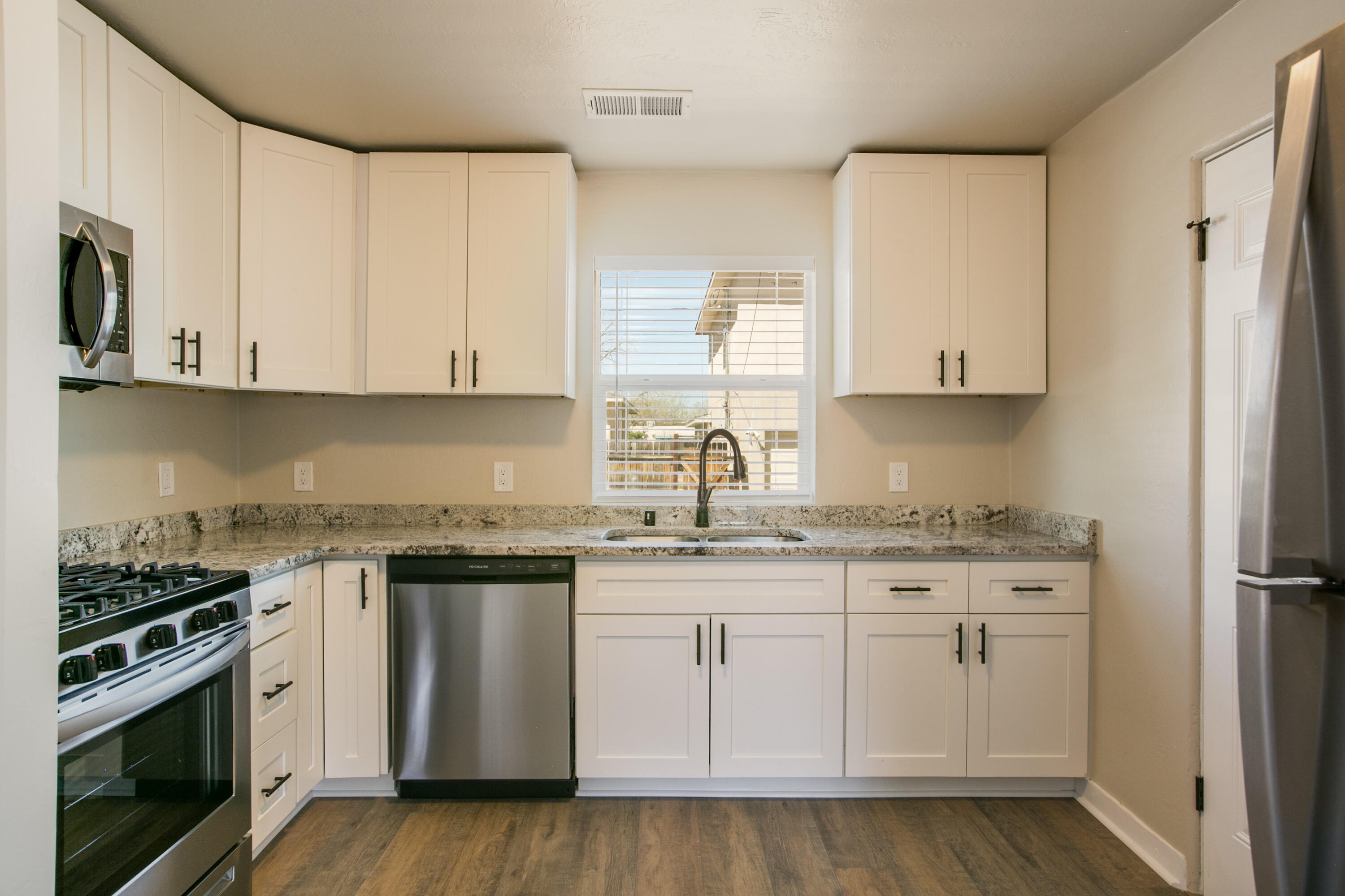 Photo 20 — 635 Adams Street NE