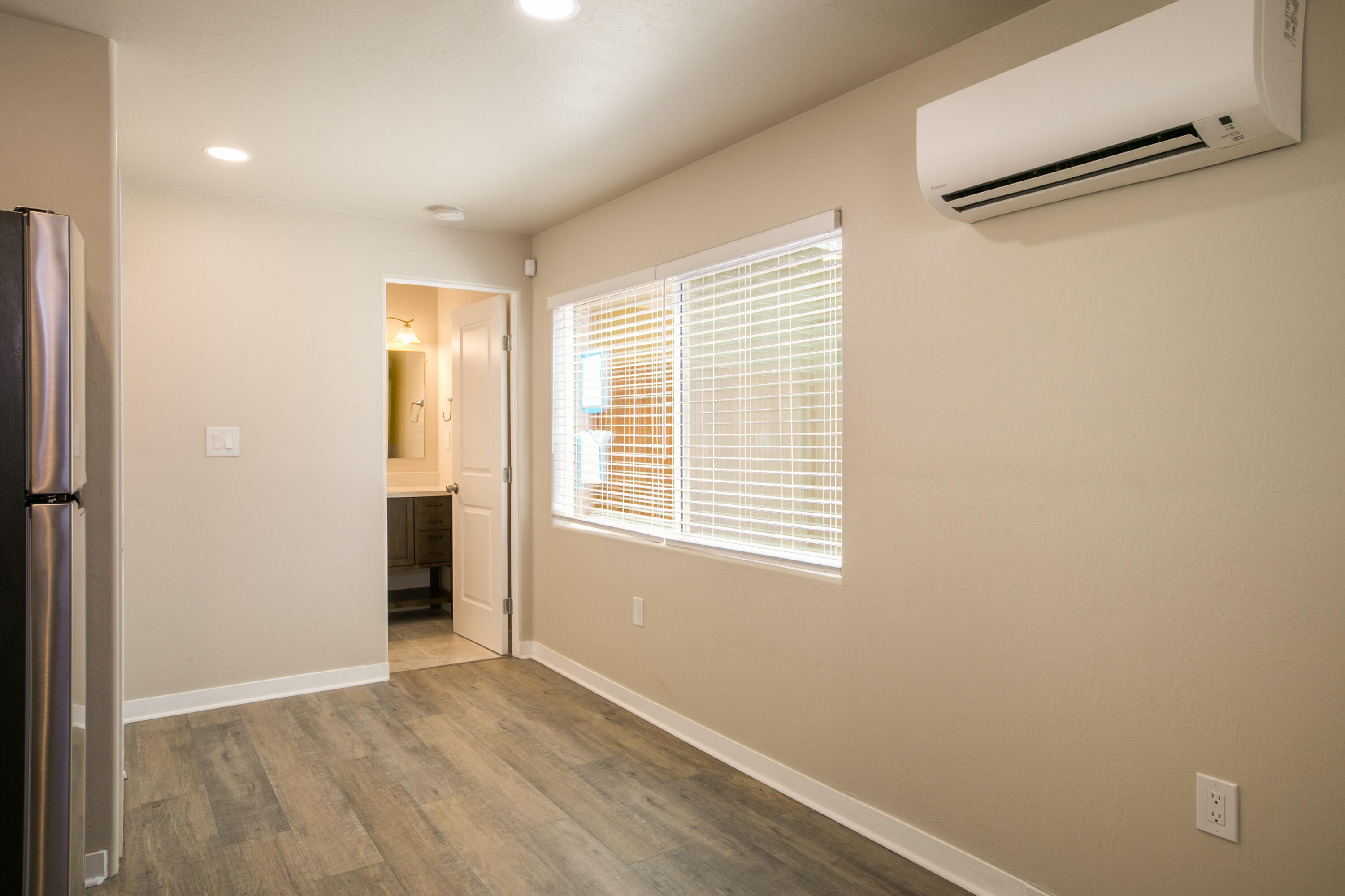 Photo 3 — 635 Adams Street NE