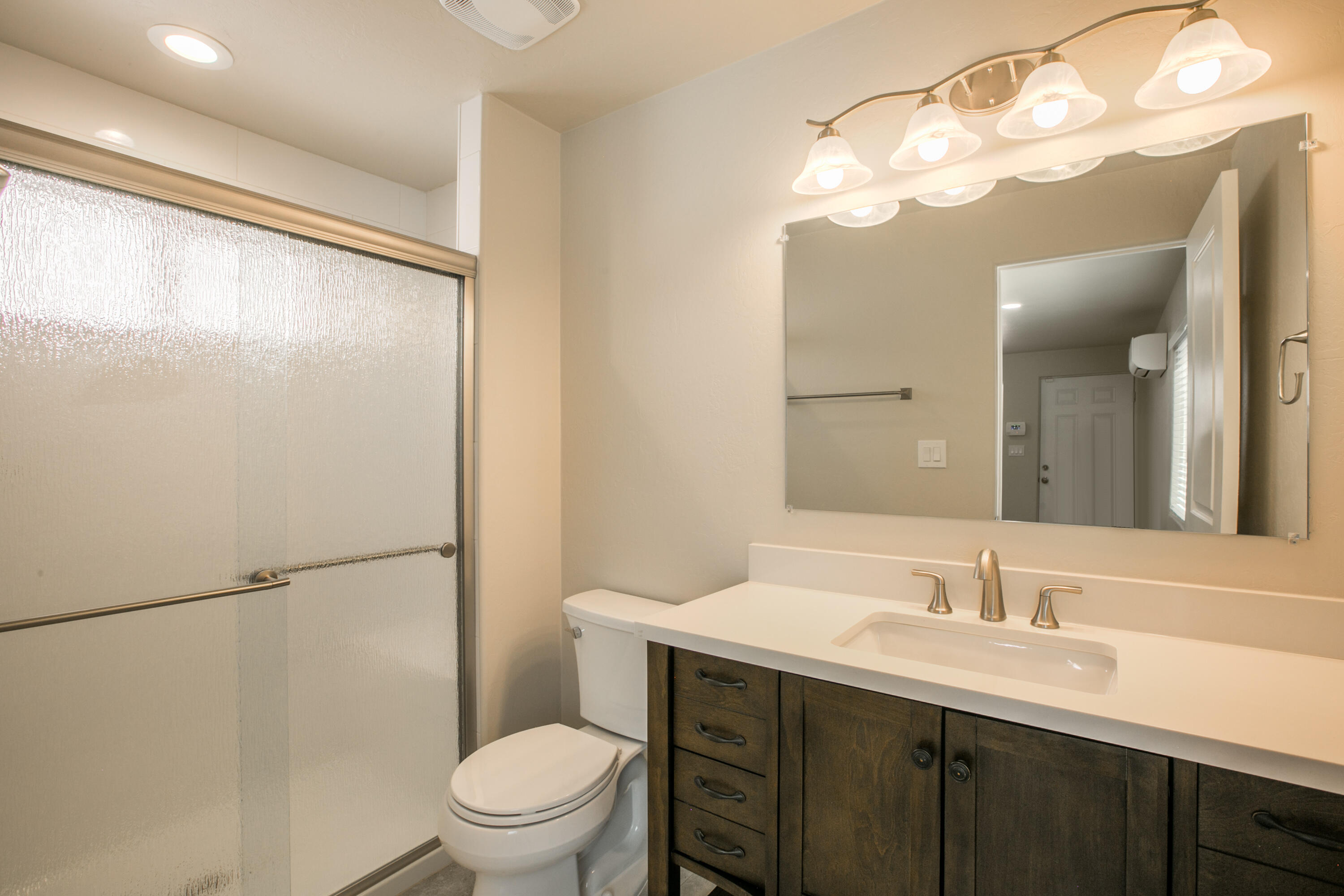 Photo 4 — 635 Adams Street NE