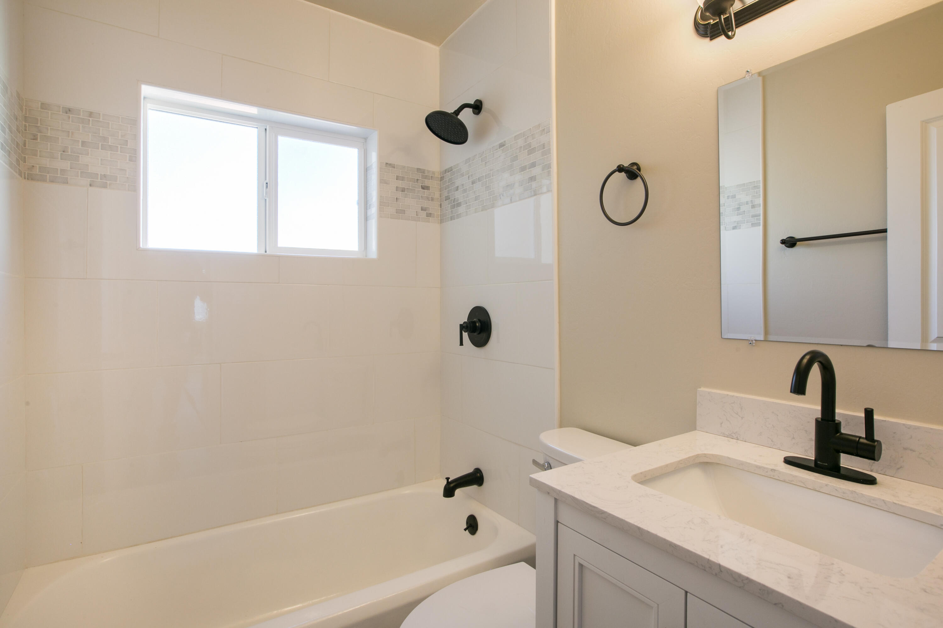 Photo 7 — 635 Adams Street NE