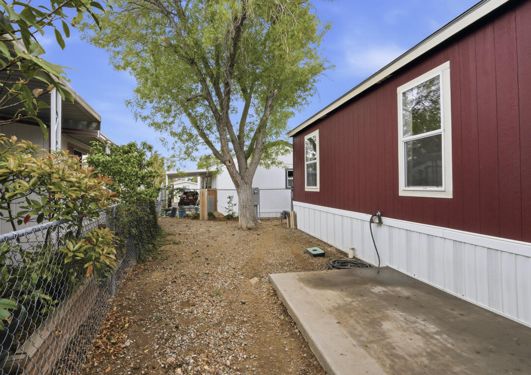 Photo 16 — 605 Doe Lane SE