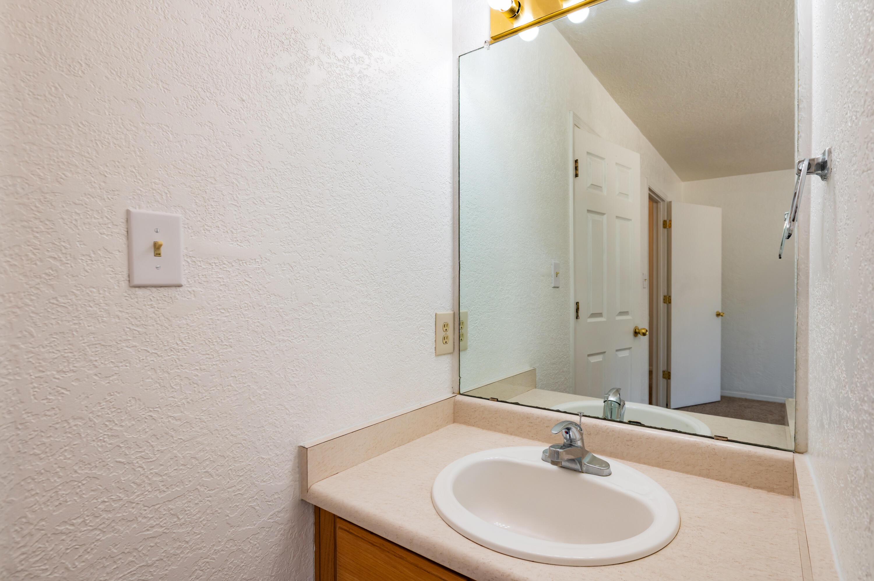 Photo 12 — 2900 Vista Del Rey NE UNIT 25B