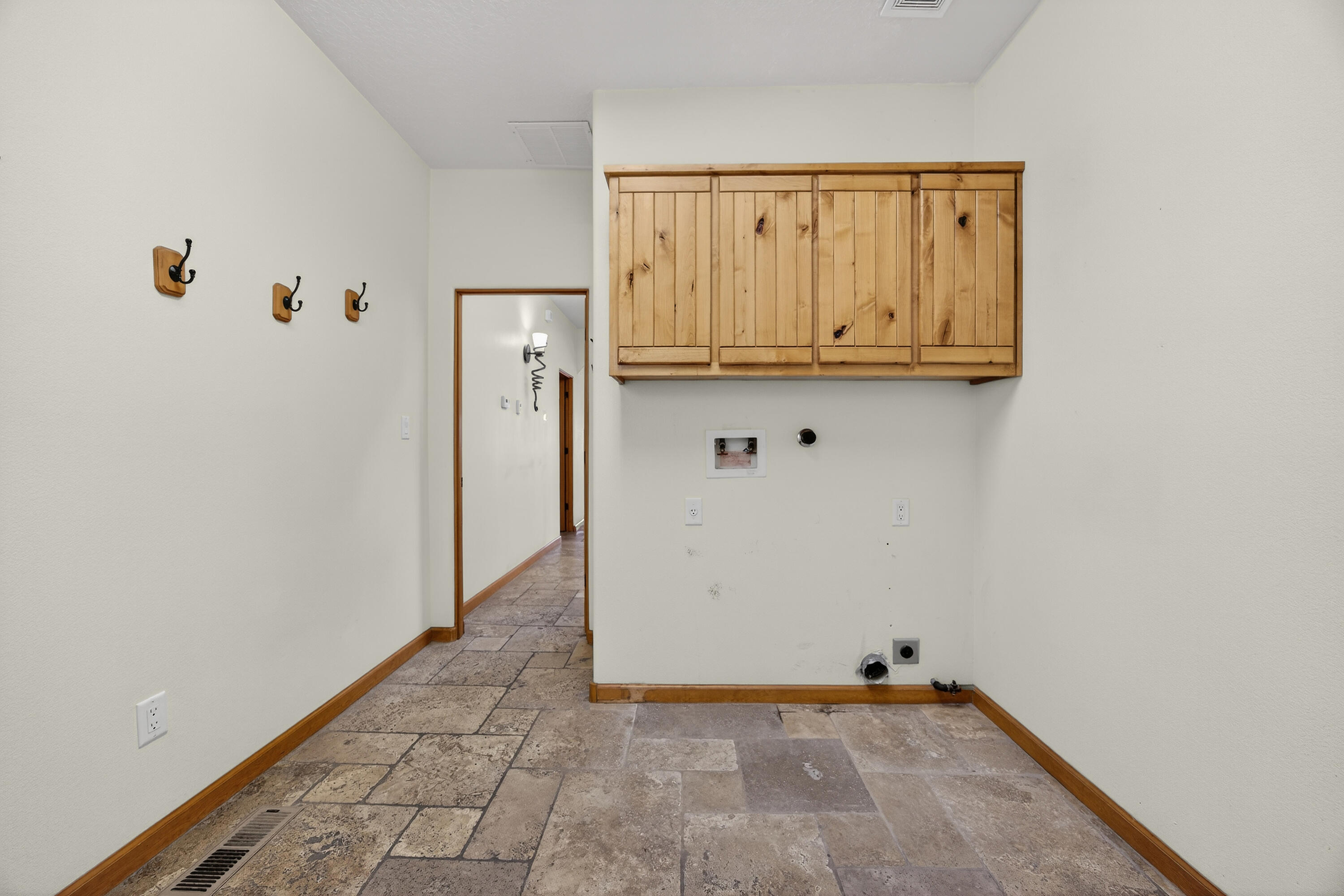 Photo 8 — 2500 Abrazo Road NE