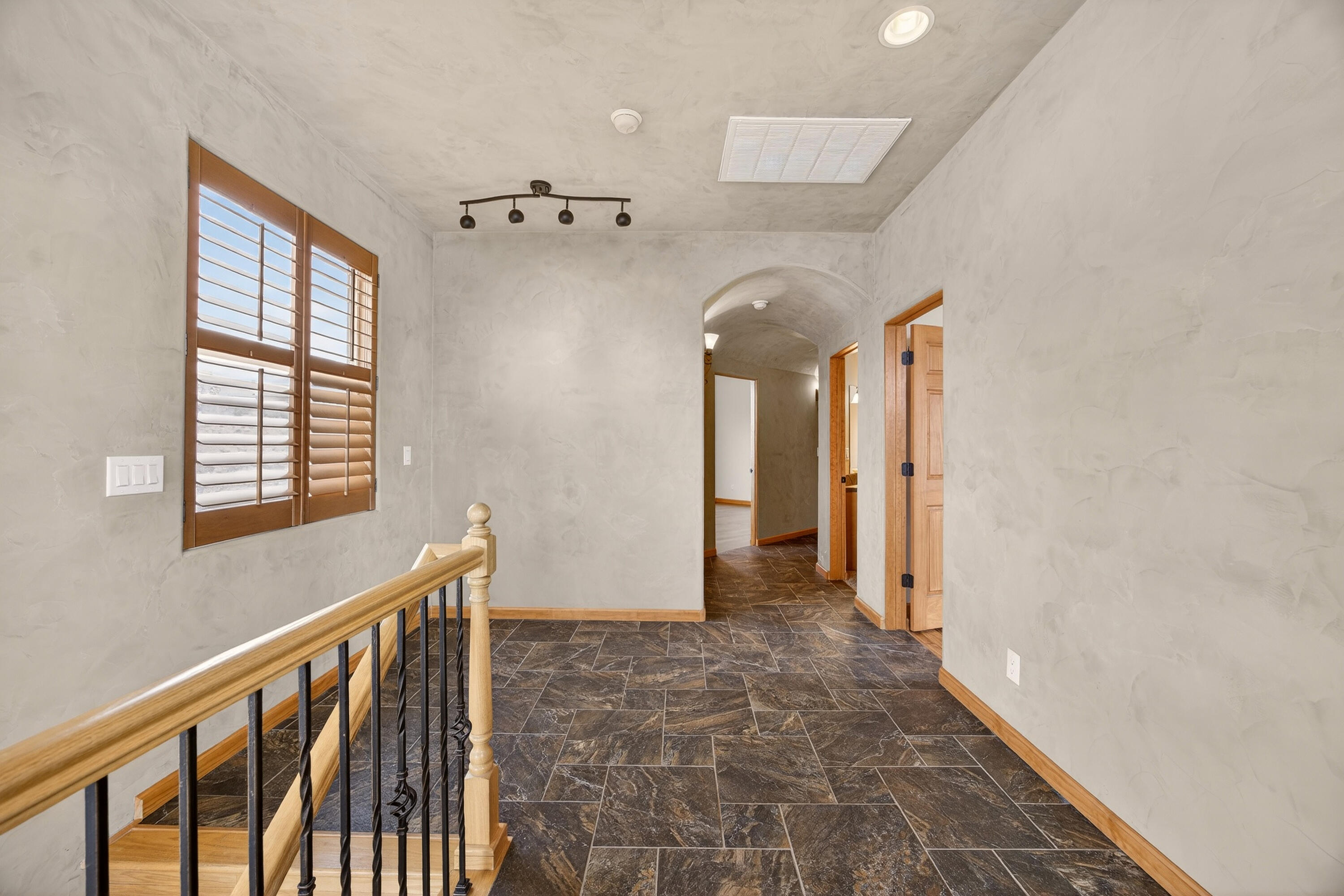 Photo 10 — 2500 Abrazo Road NE