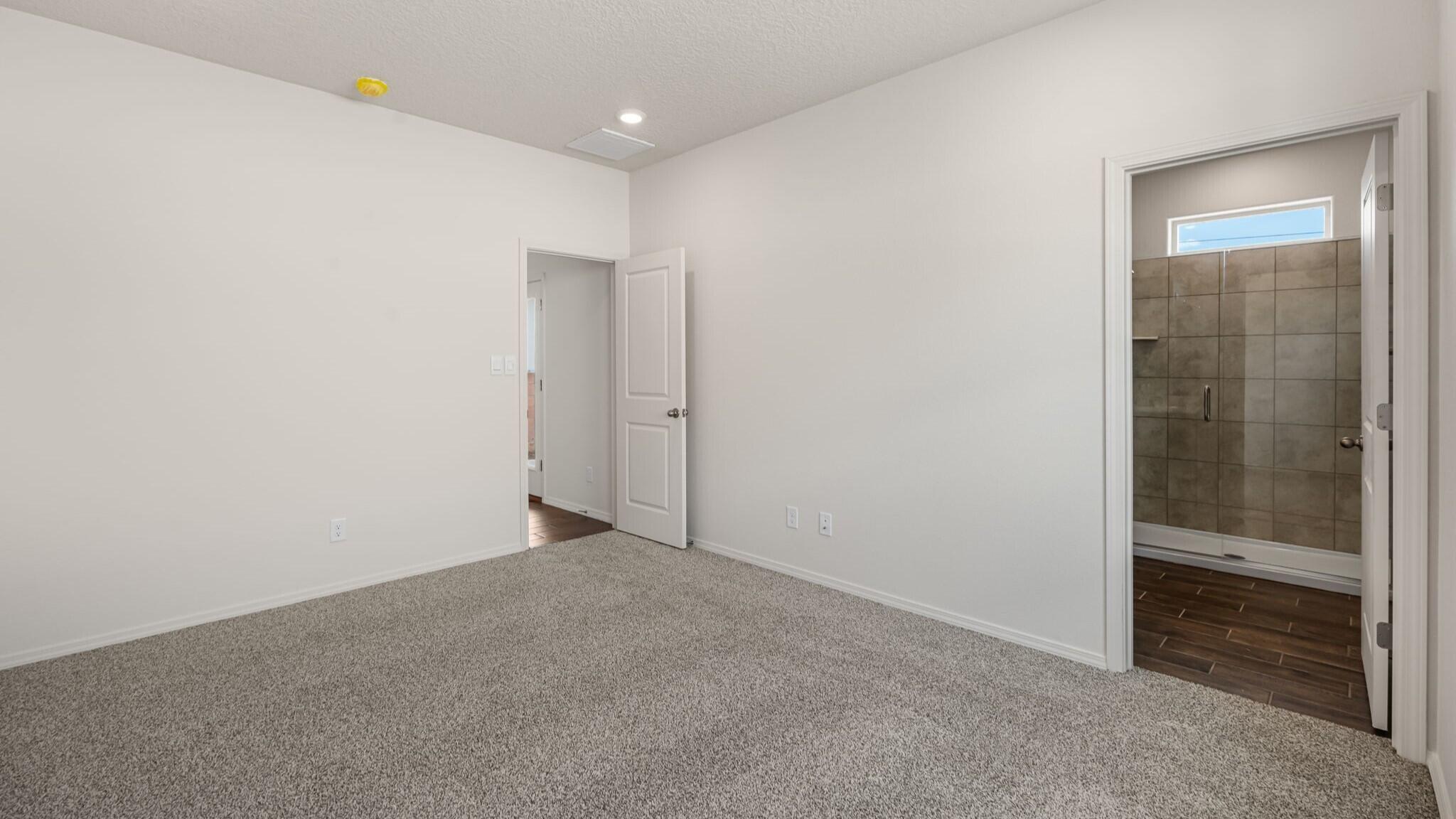Photo 5 — 3324 Dijamant Loop SE