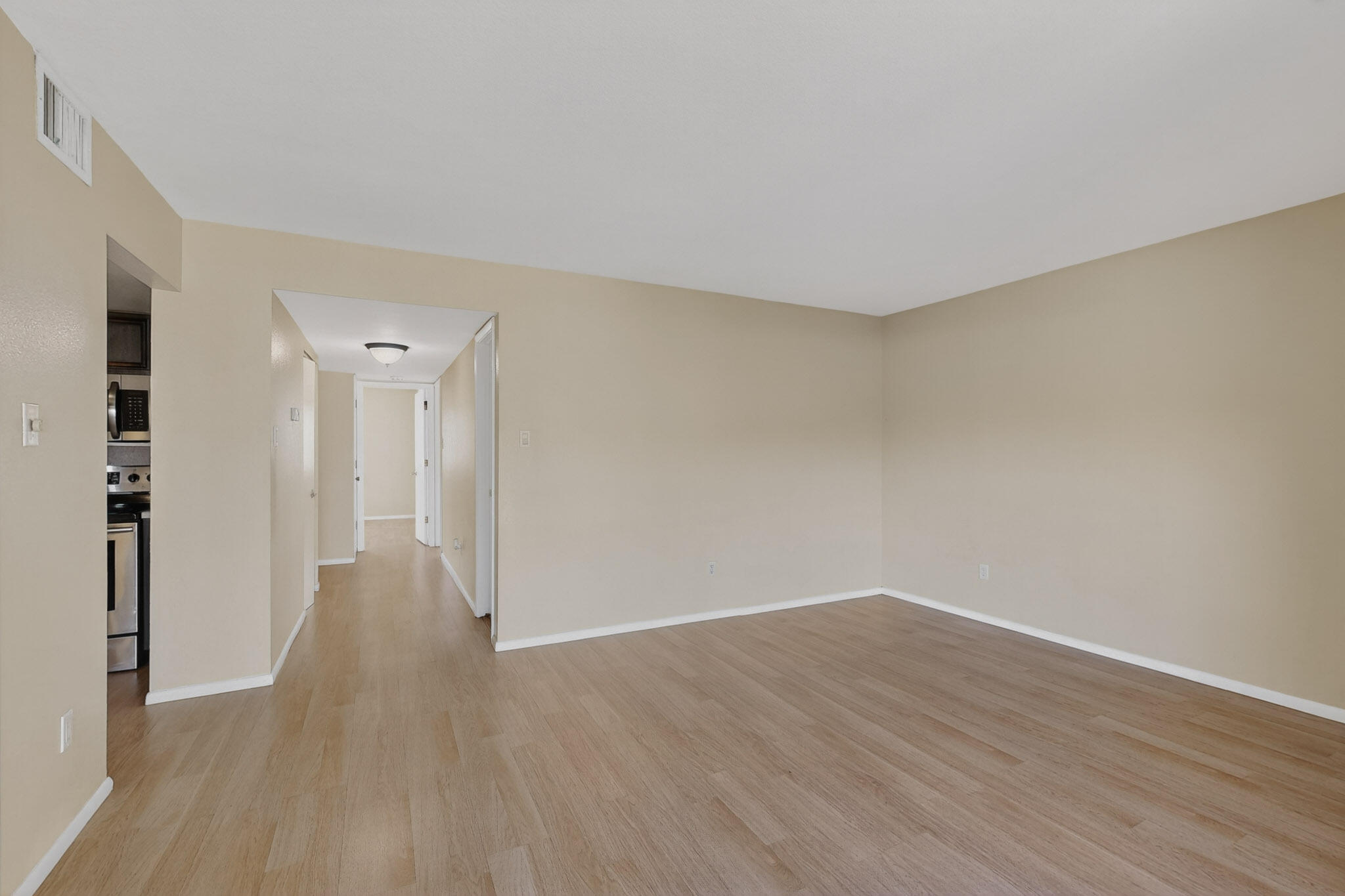 Photo 18 — 921 Country Club Drive SE APT H