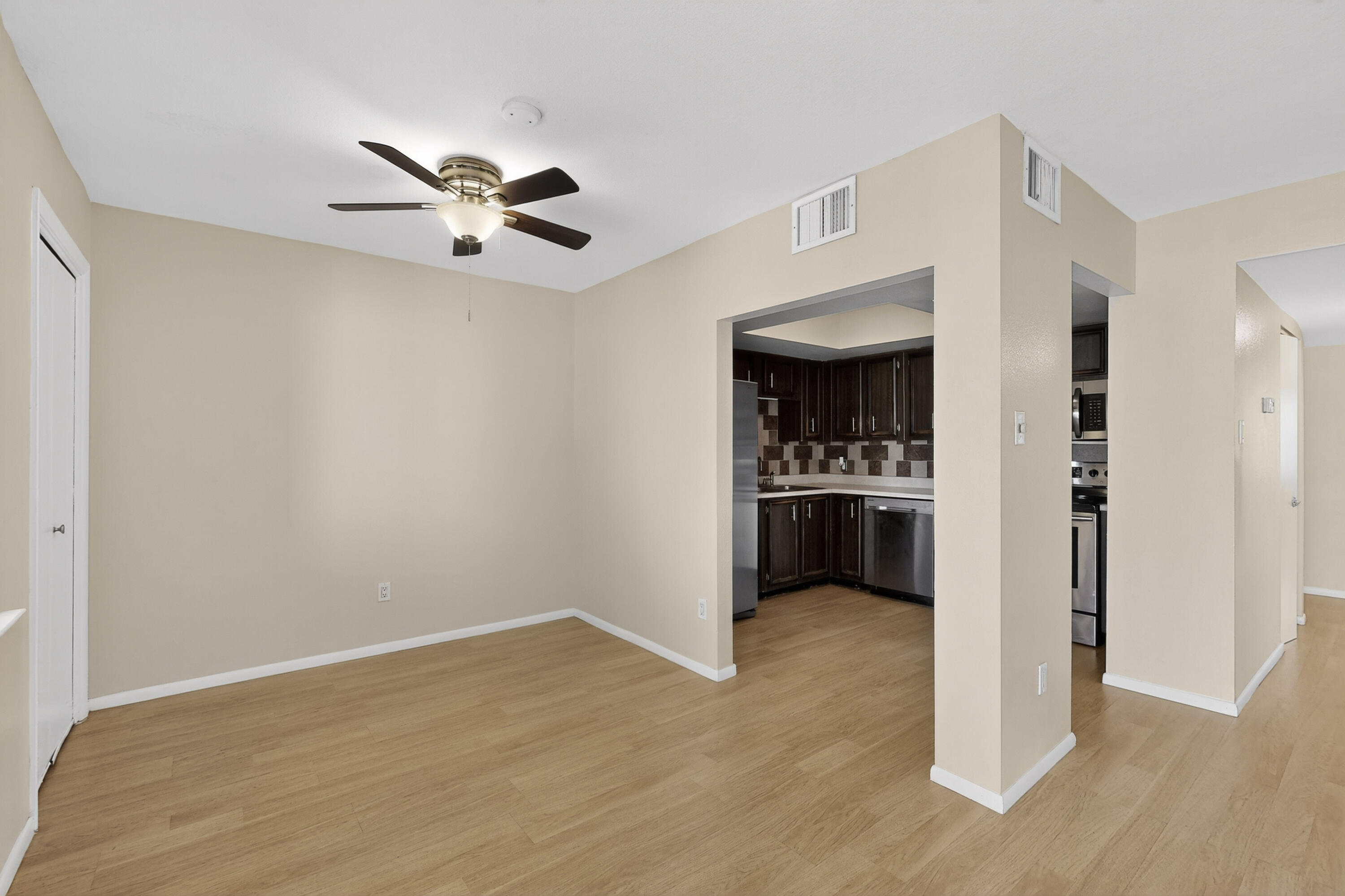 Photo 19 — 921 Country Club Drive SE APT H
