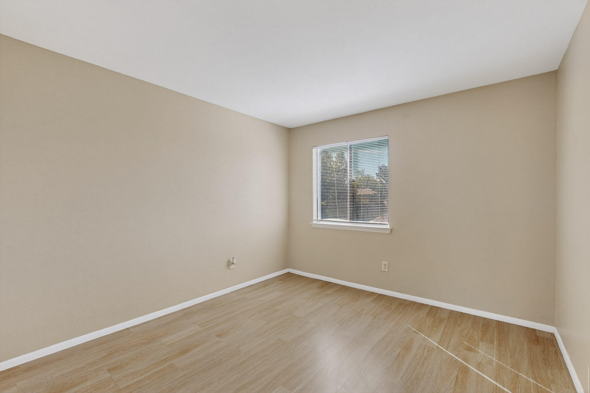 Photo 2 — 921 Country Club Drive SE APT H