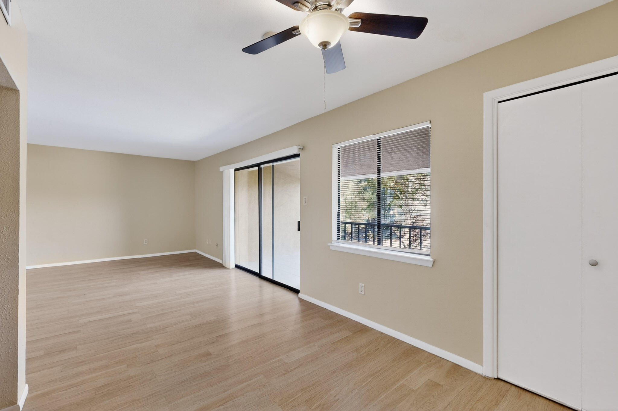 Photo 16 — 921 Country Club Drive SE APT H