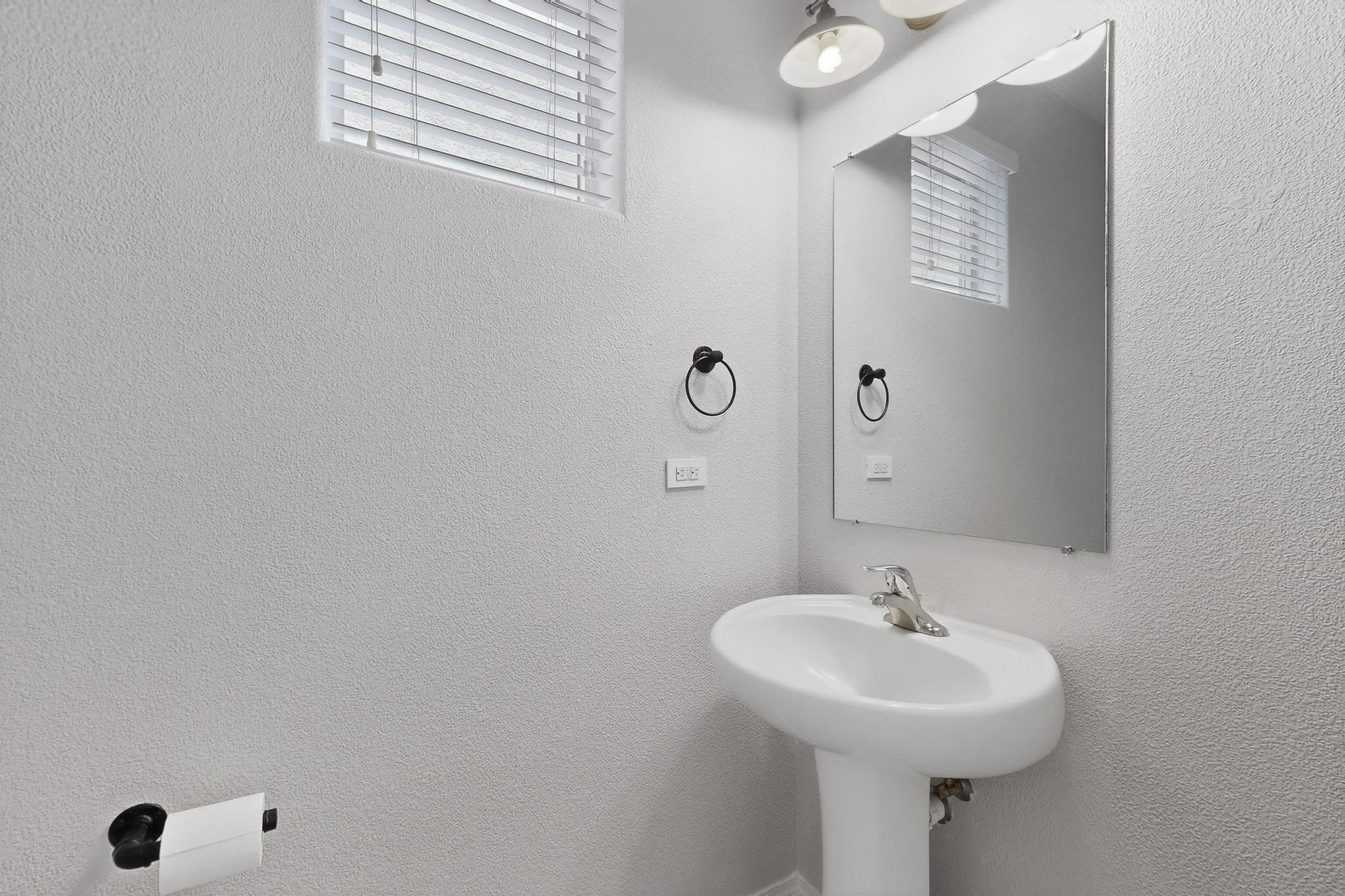 Photo 8 — 5909 Mafraq Avenue NW