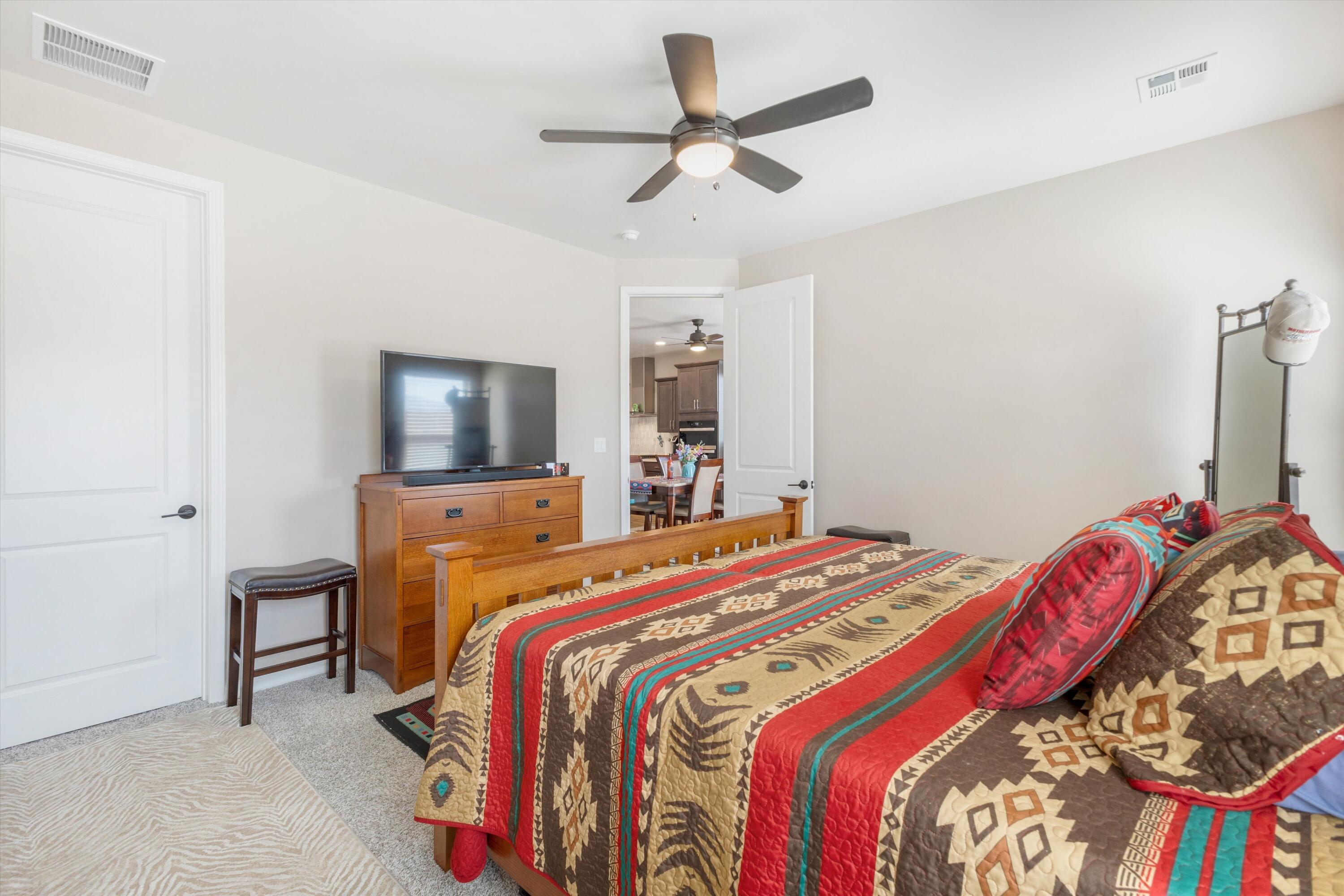 Photo 20 — 6718 Sydney Drive NE