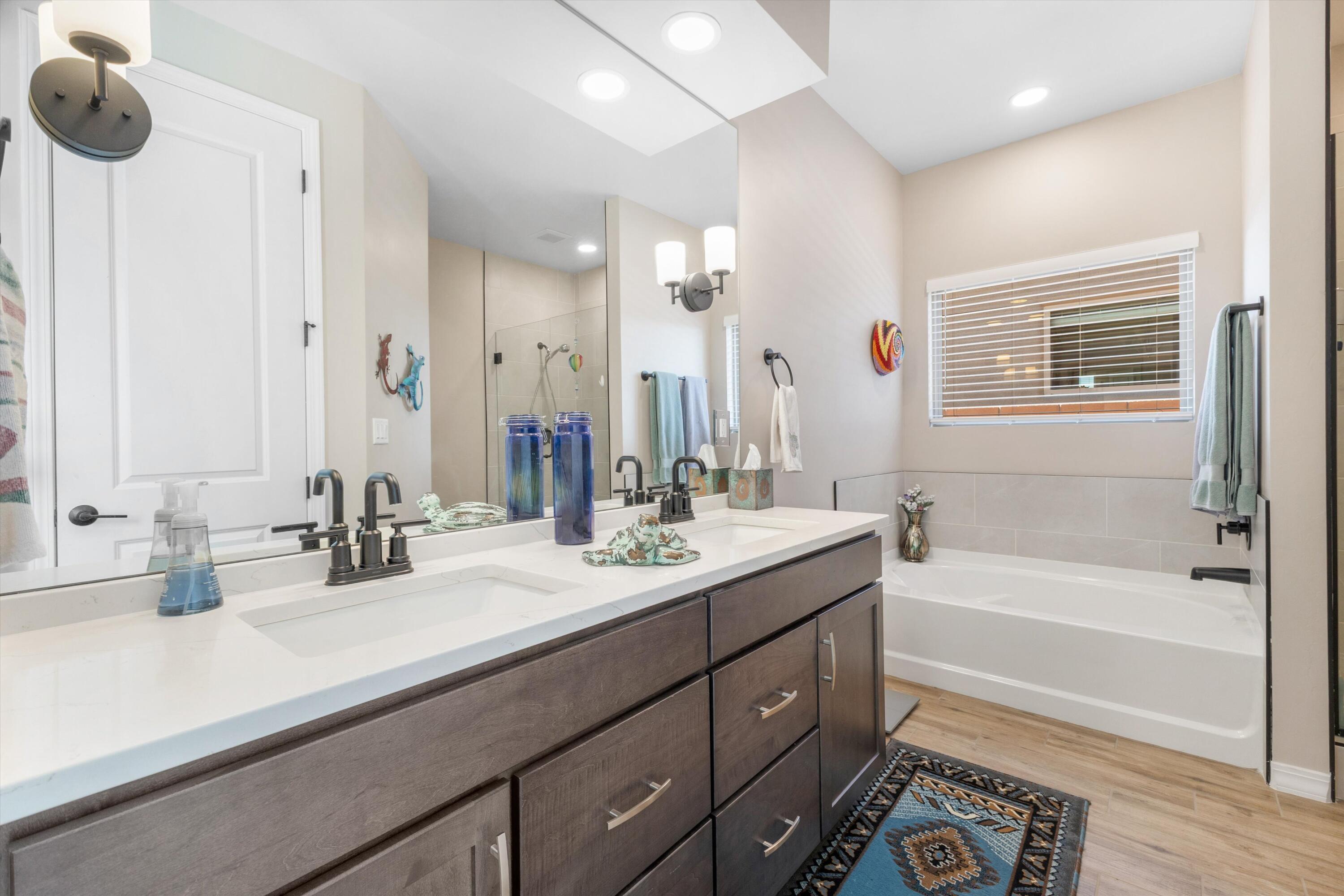 Photo 18 — 6718 Sydney Drive NE