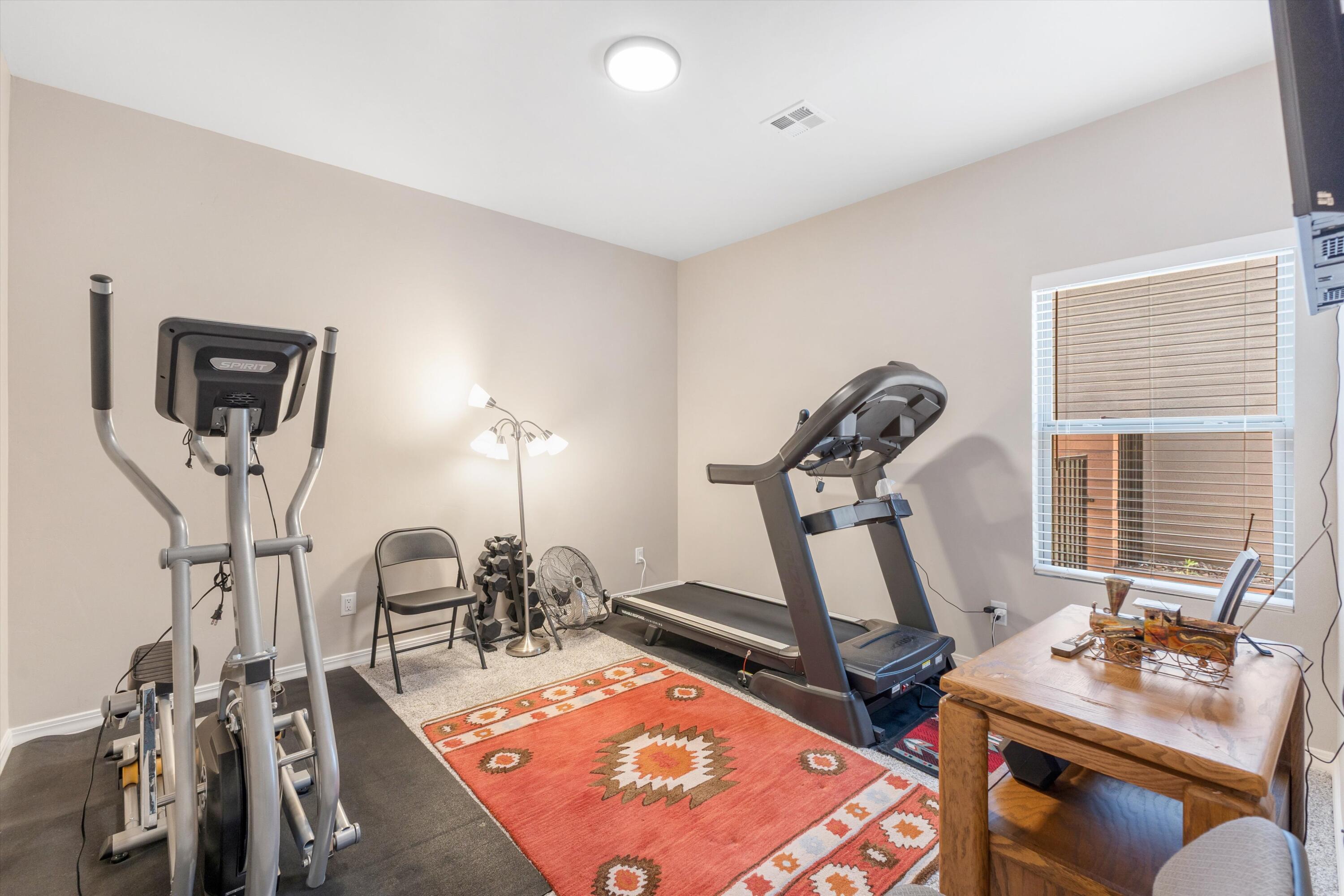 Photo 14 — 6718 Sydney Drive NE