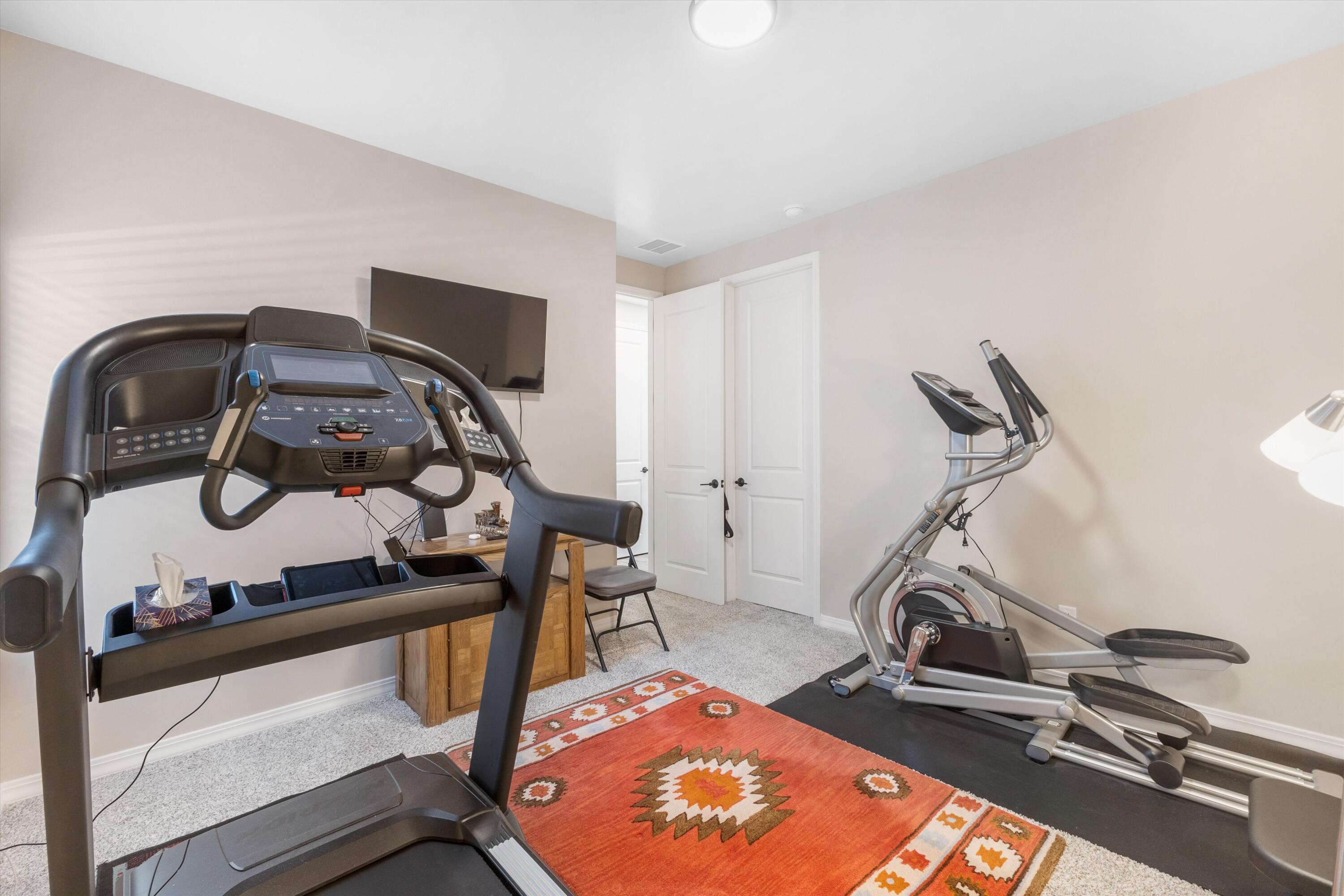 Photo 13 — 6718 Sydney Drive NE