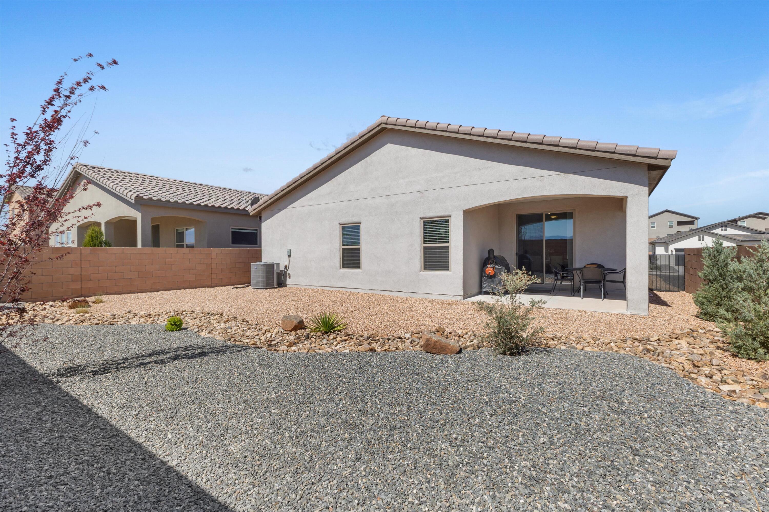 Photo 3 — 6718 Sydney Drive NE