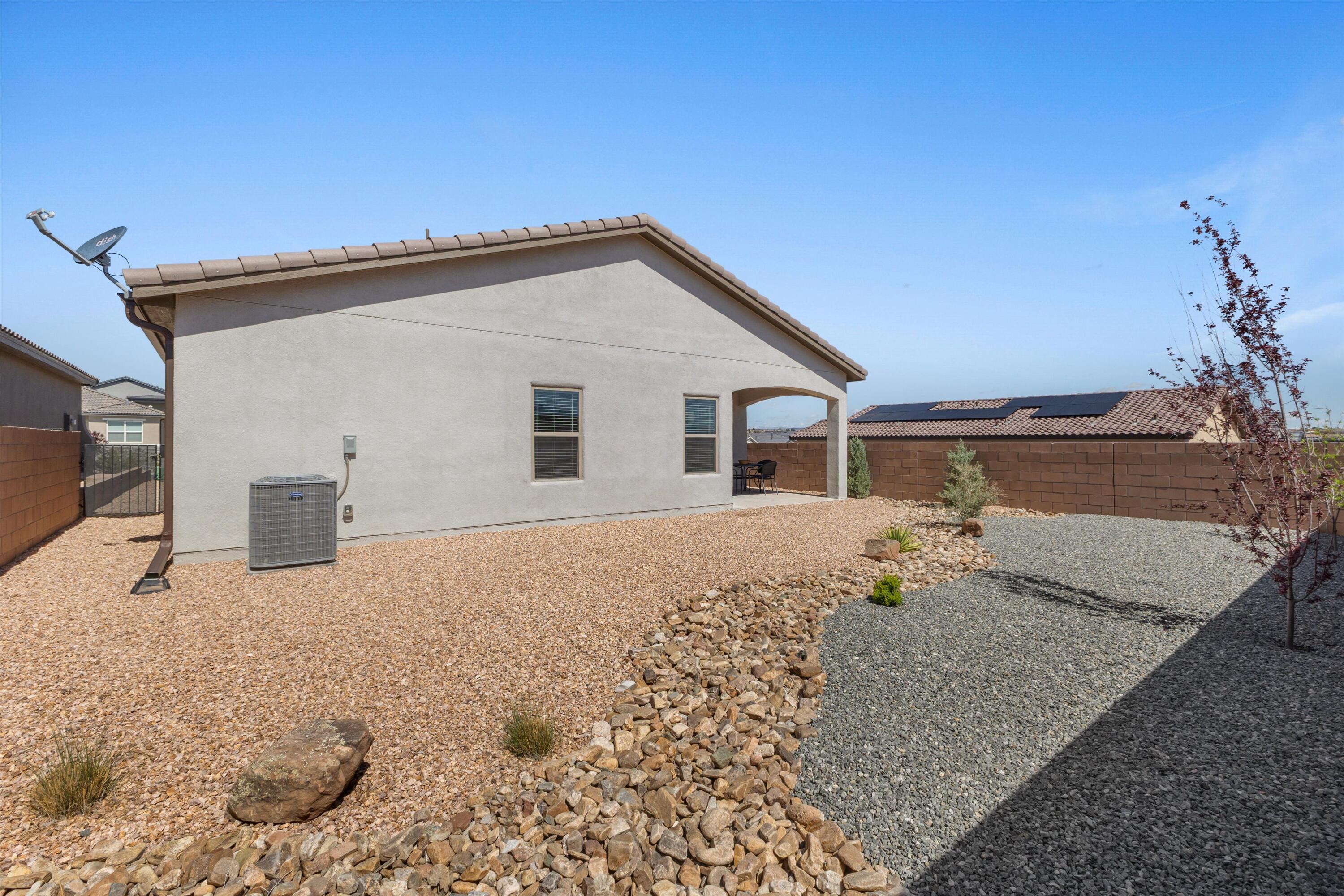 Photo 2 — 6718 Sydney Drive NE