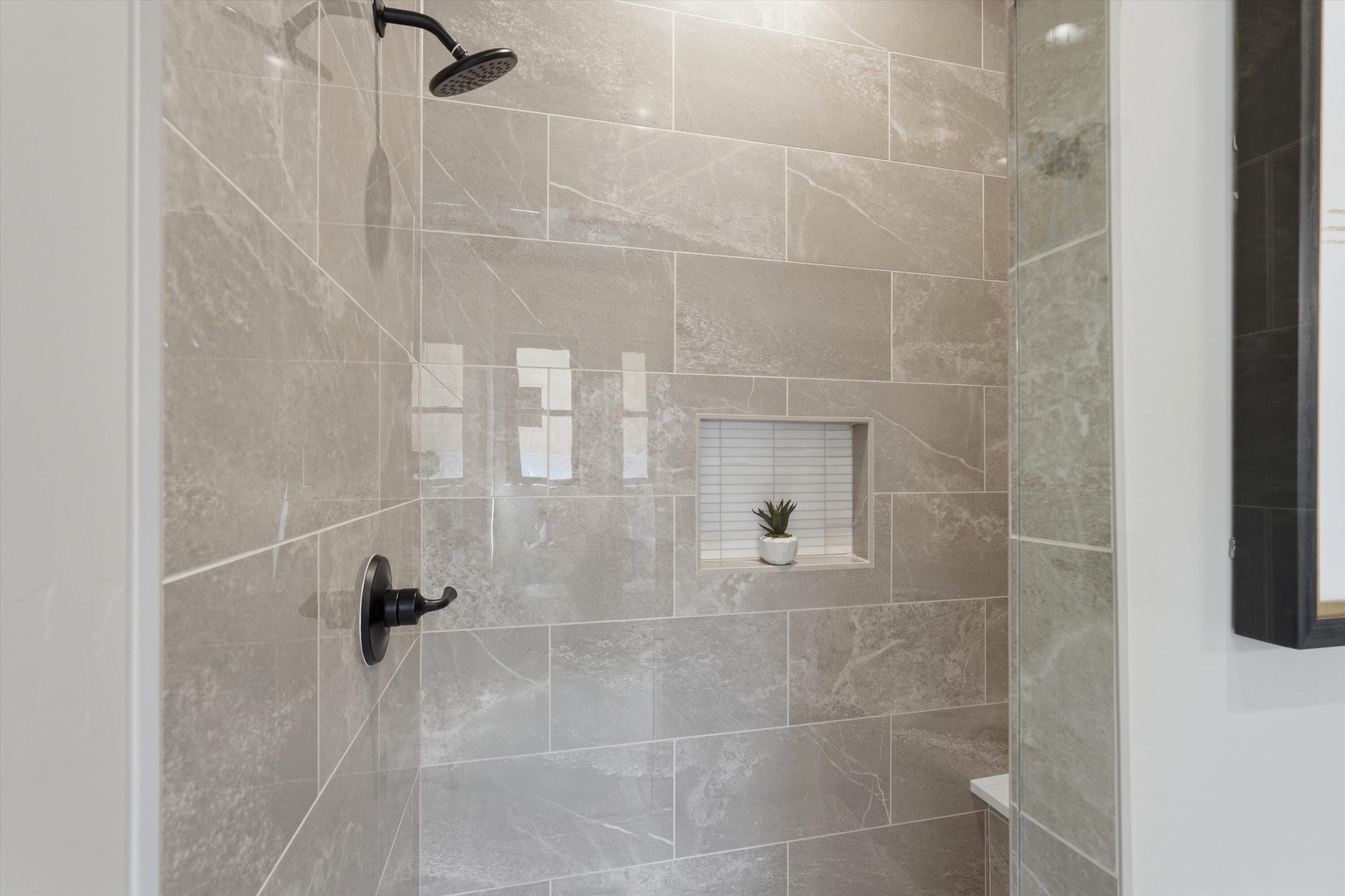 Photo 8 — 128 Los Ranchos Road NW