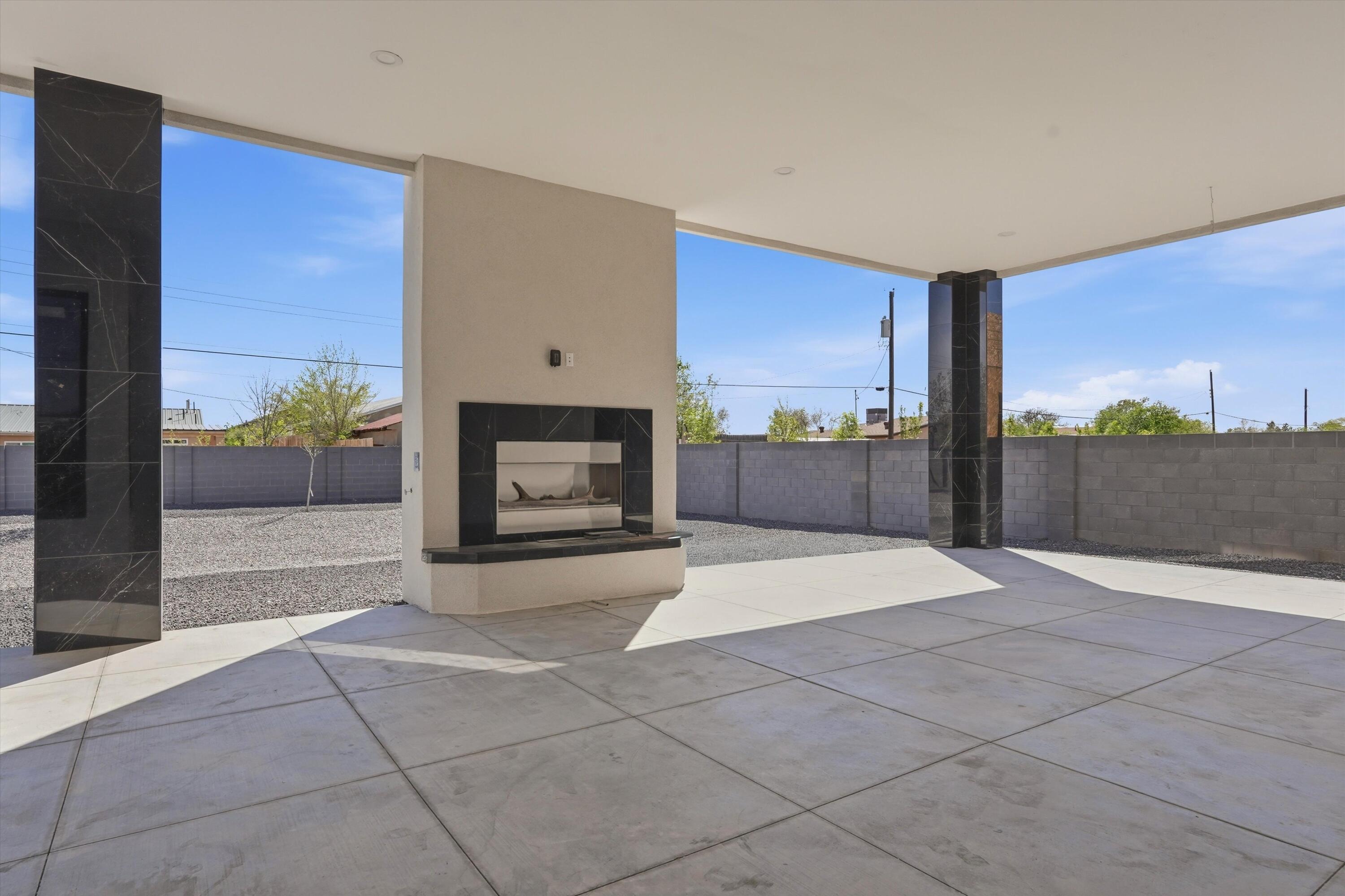Photo 19 — 128 Los Ranchos Road NW