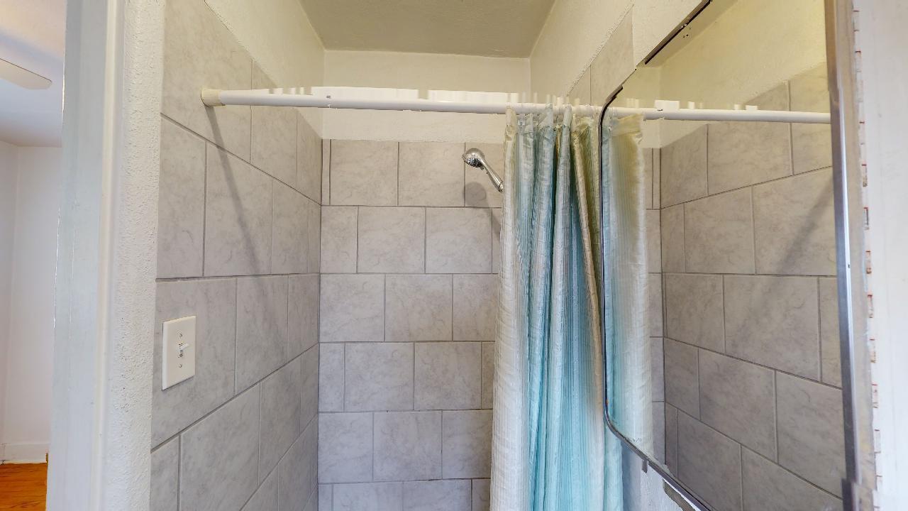 Photo 4 — 715 Fruit Avenue NW