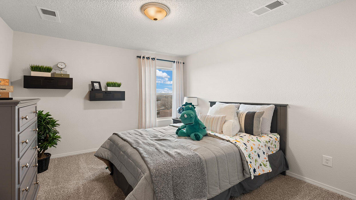 Photo 9 — 1501 Gleneagles Street NE