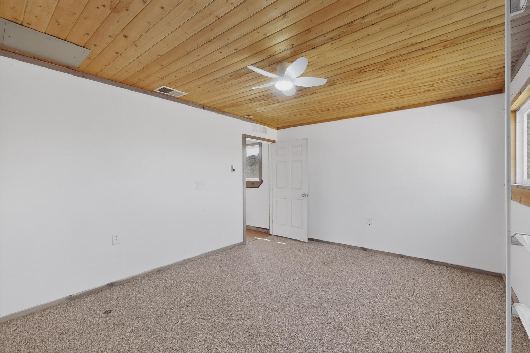 Photo 9 — 95 Lesperance Road