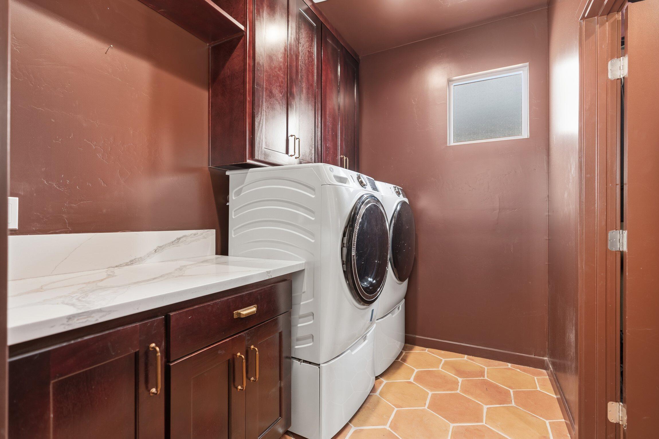 Photo 4 — 712 2nd Street NE
