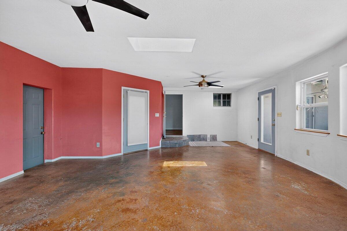 Photo 17 — 606 Tulane Drive NE
