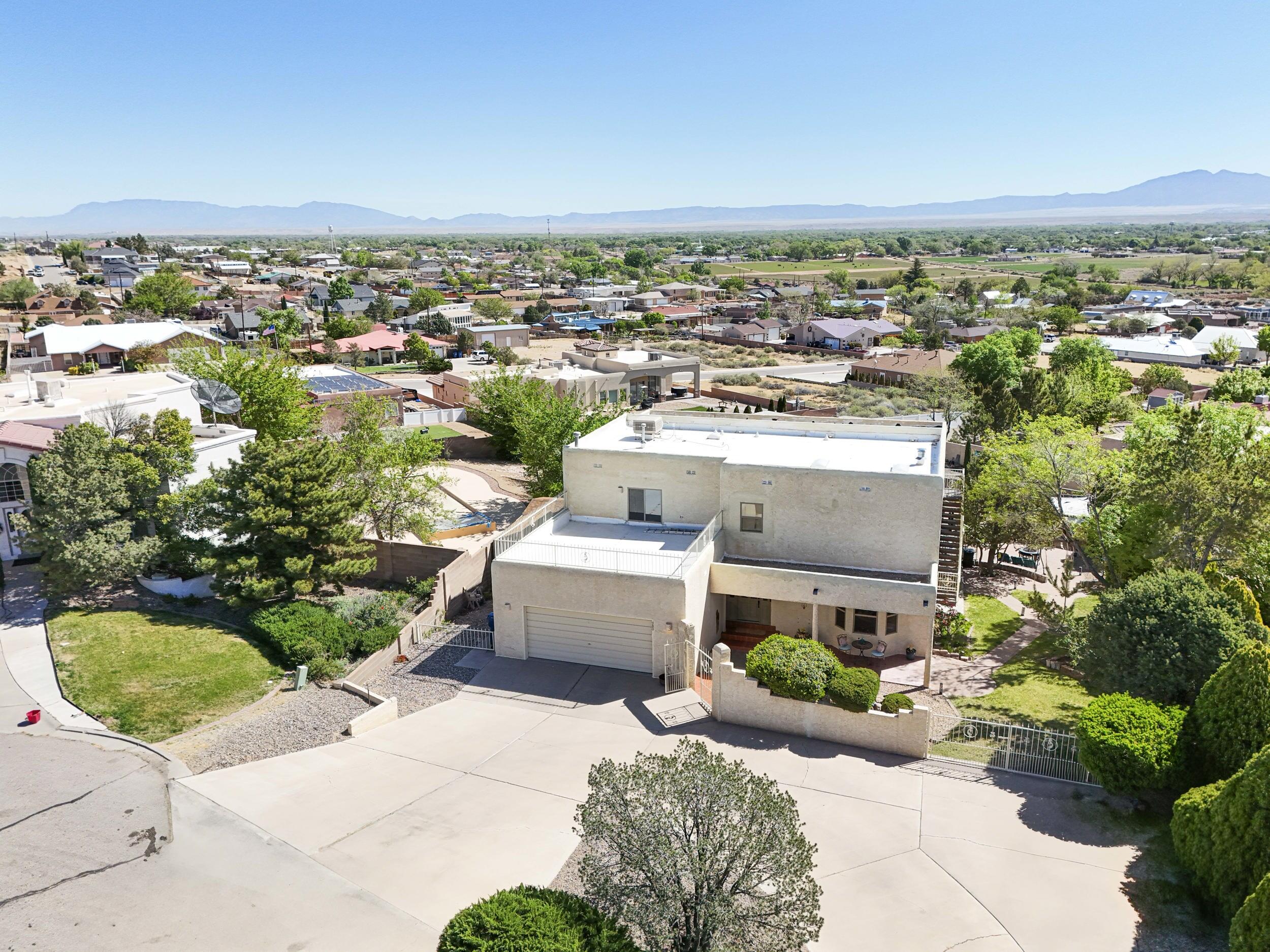 980 Hillside Circle SW