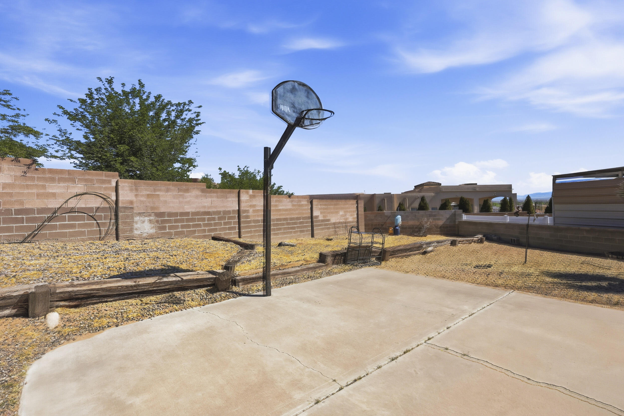 Photo 13 — 980 Hillside Circle SW