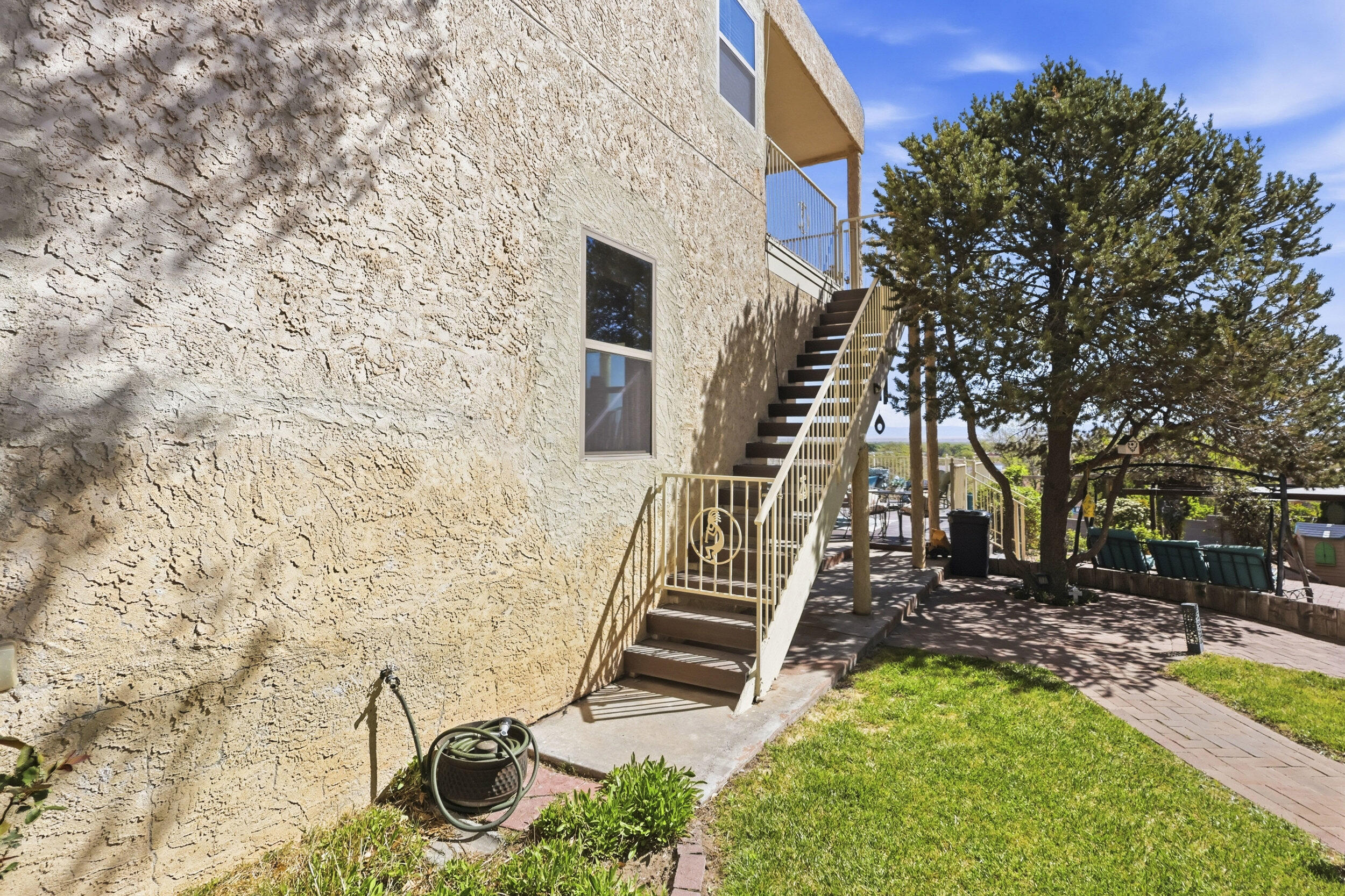 Photo 10 — 980 Hillside Circle SW