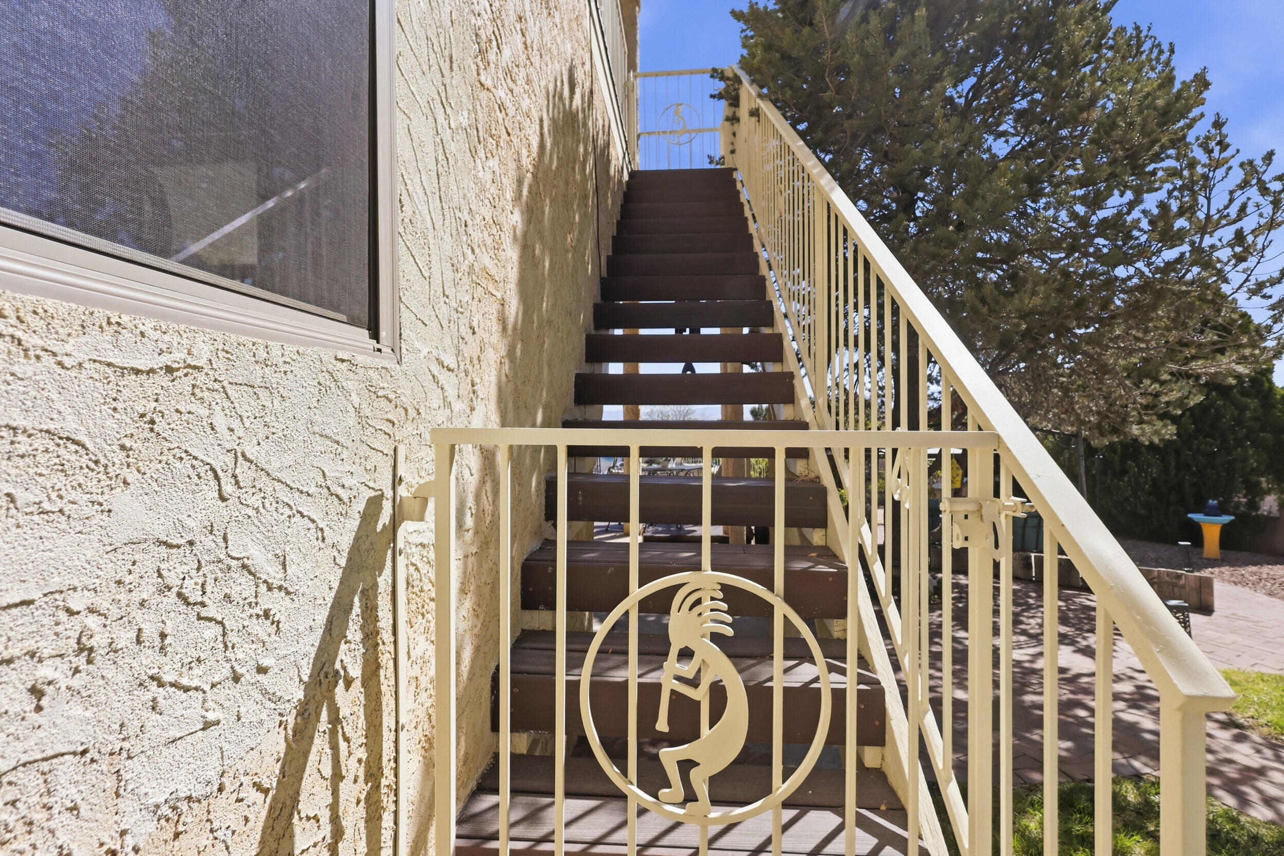Photo 9 — 980 Hillside Circle SW