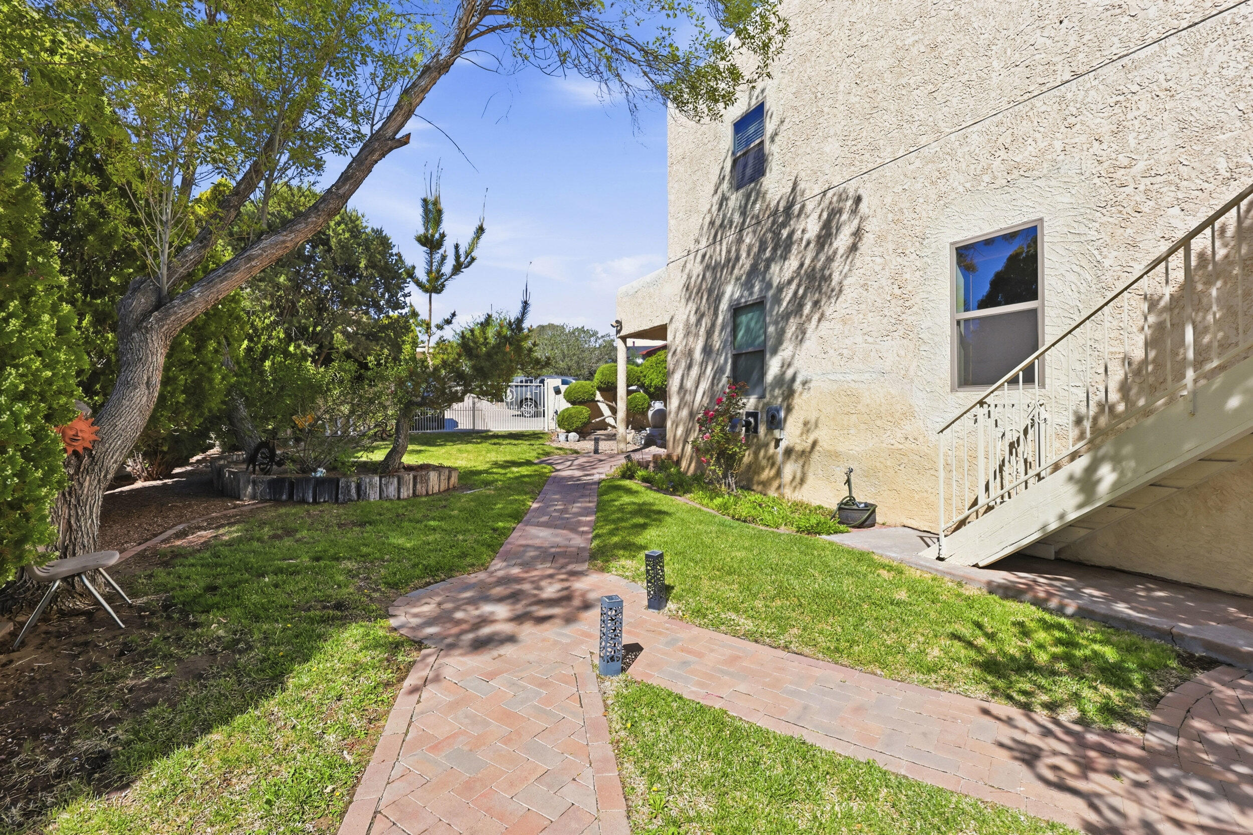 Photo 8 — 980 Hillside Circle SW