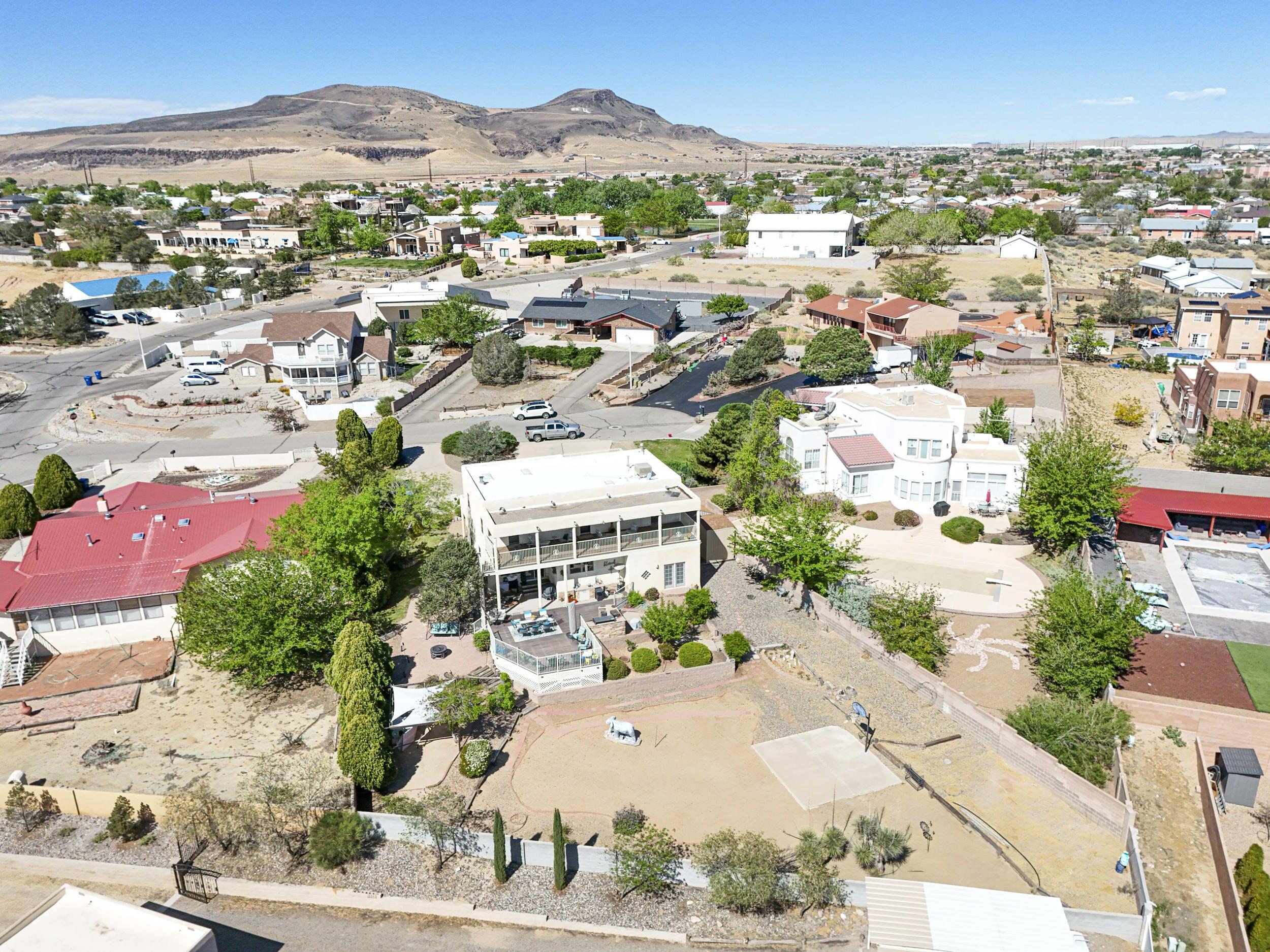 Photo 3 — 980 Hillside Circle SW