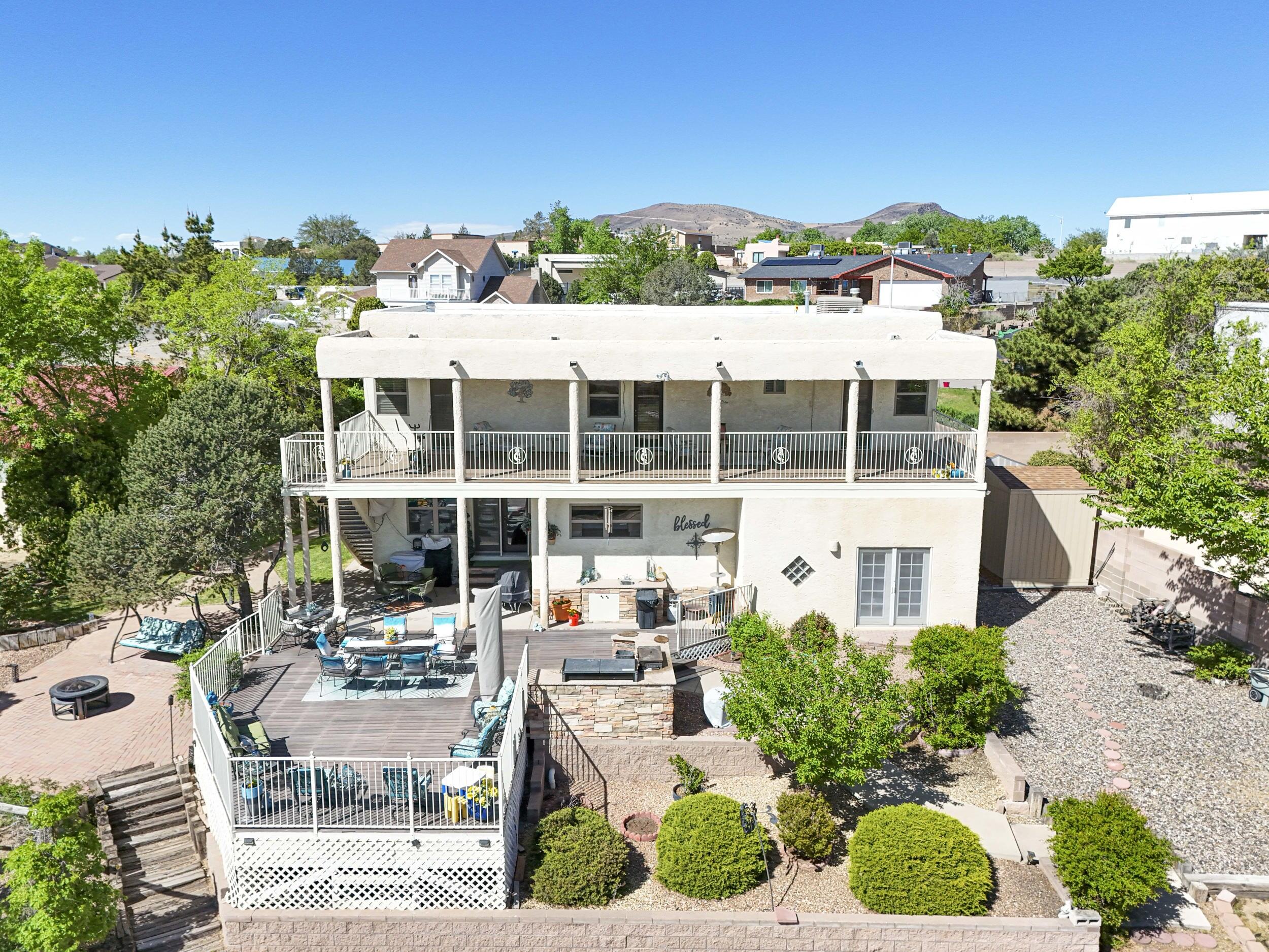 Photo 2 — 980 Hillside Circle SW