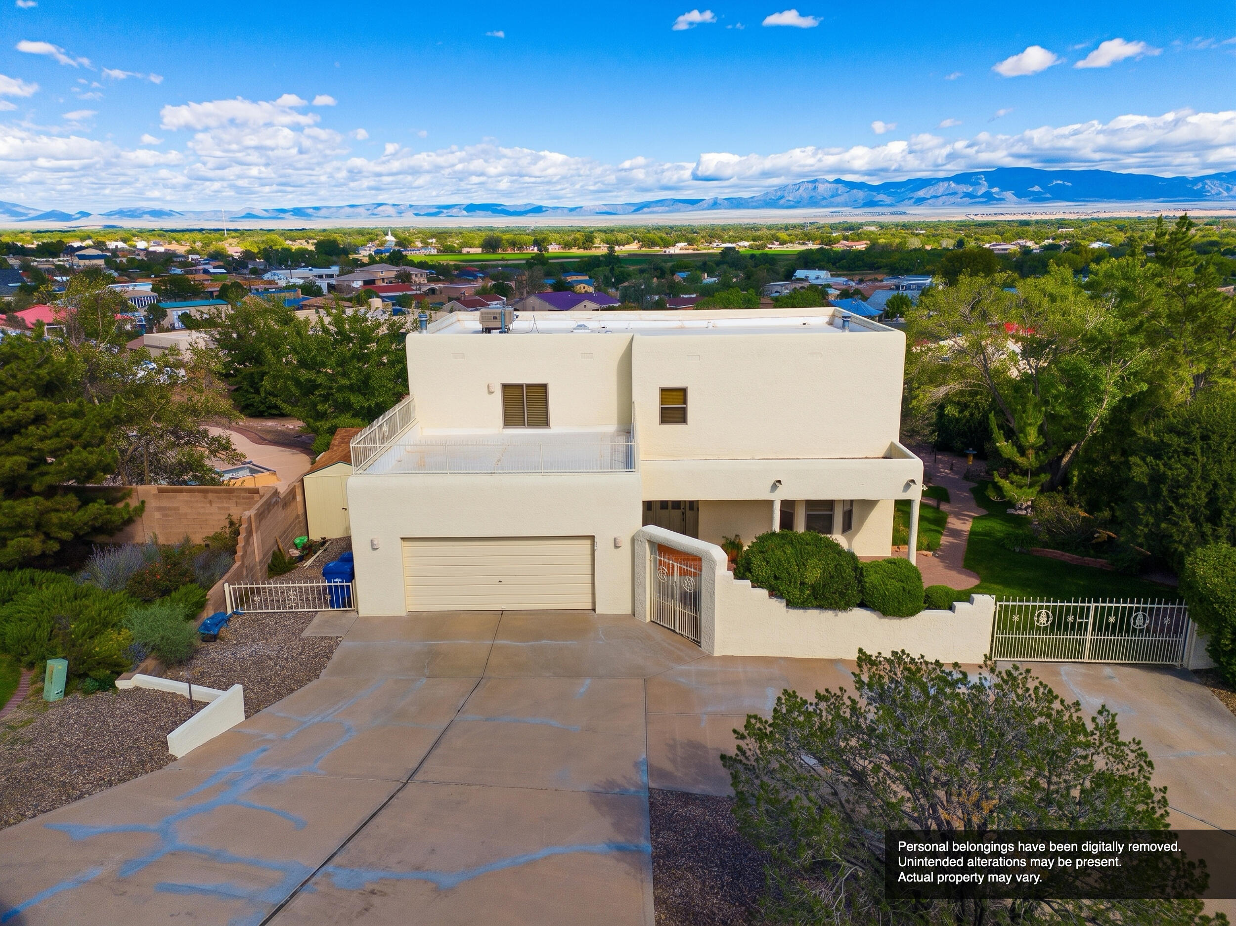 Photo 2 — 980 Hillside Circle SW
