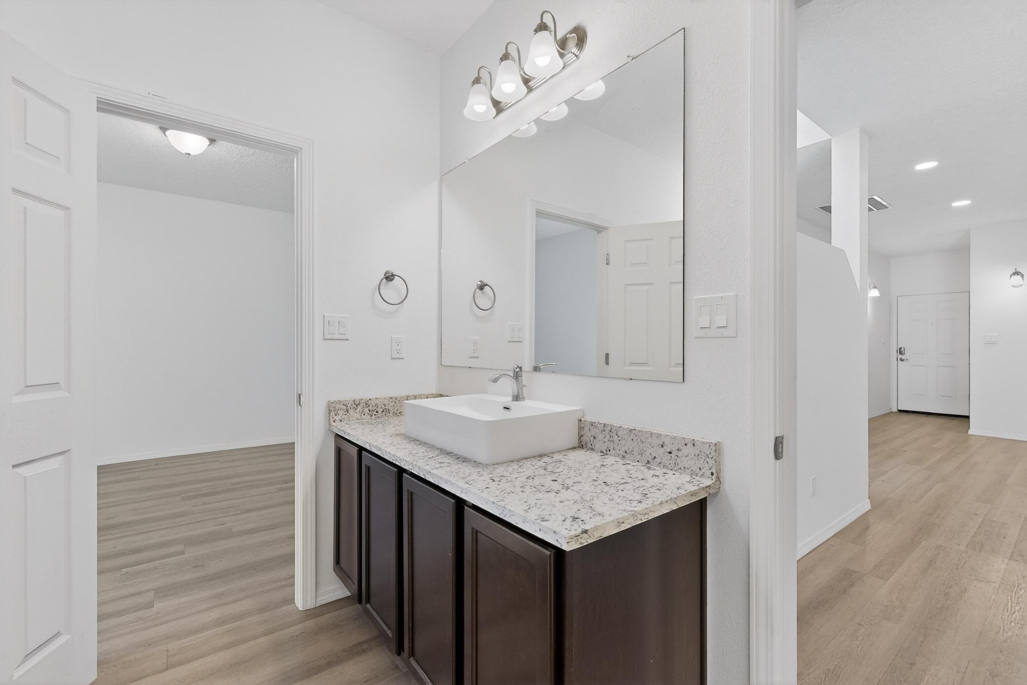 Photo 18 — 311 San Clemente Avenue NW
