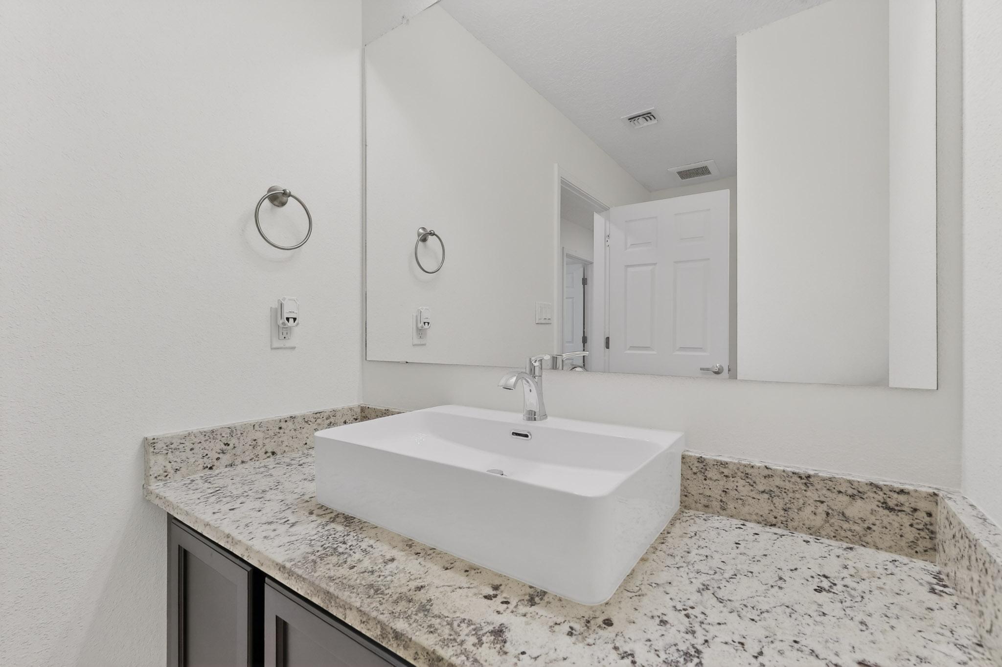 Photo 15 — 311 San Clemente Avenue NW