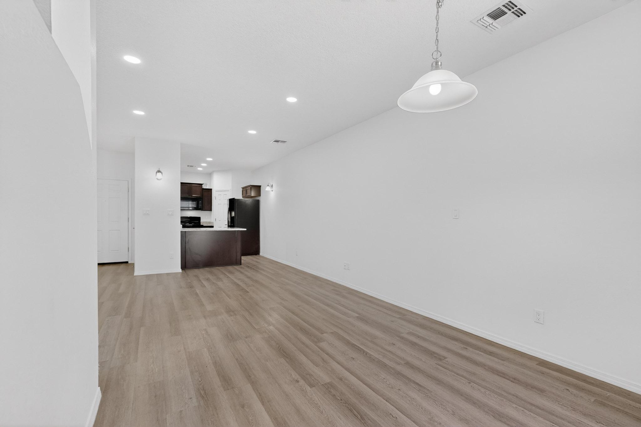 Photo 14 — 311 San Clemente Avenue NW