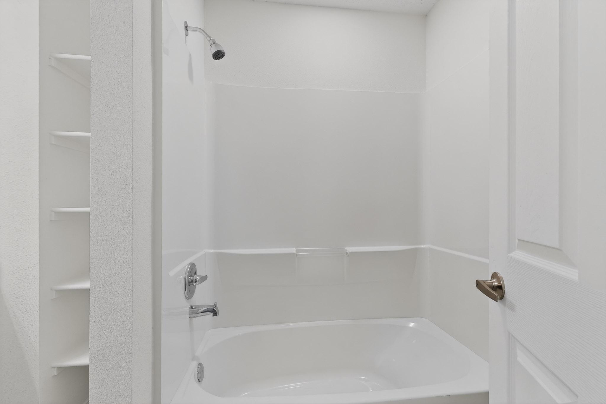 Photo 7 — 311 San Clemente Avenue NW