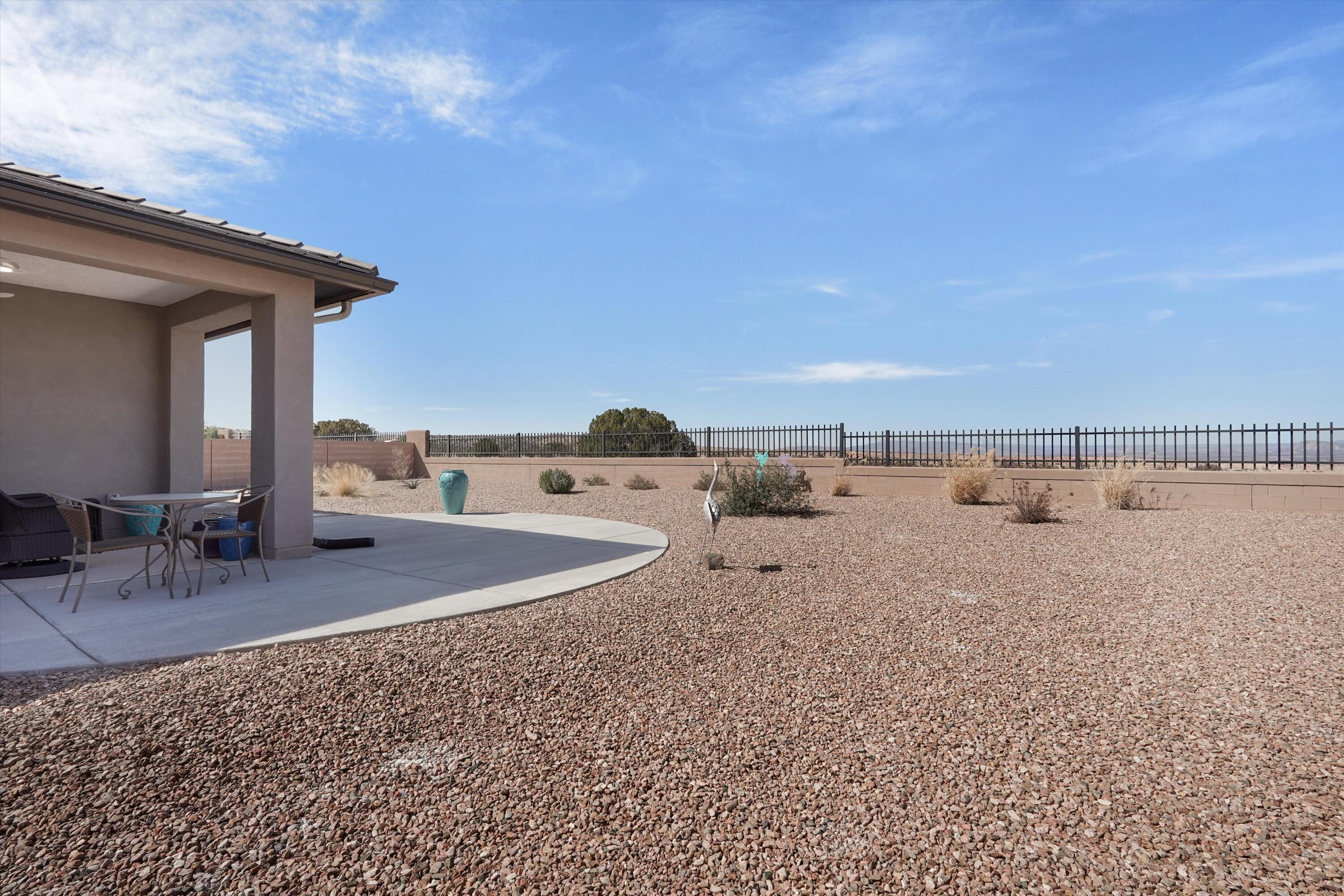 Photo 11 — 2831 Kings Canyon Loop NE