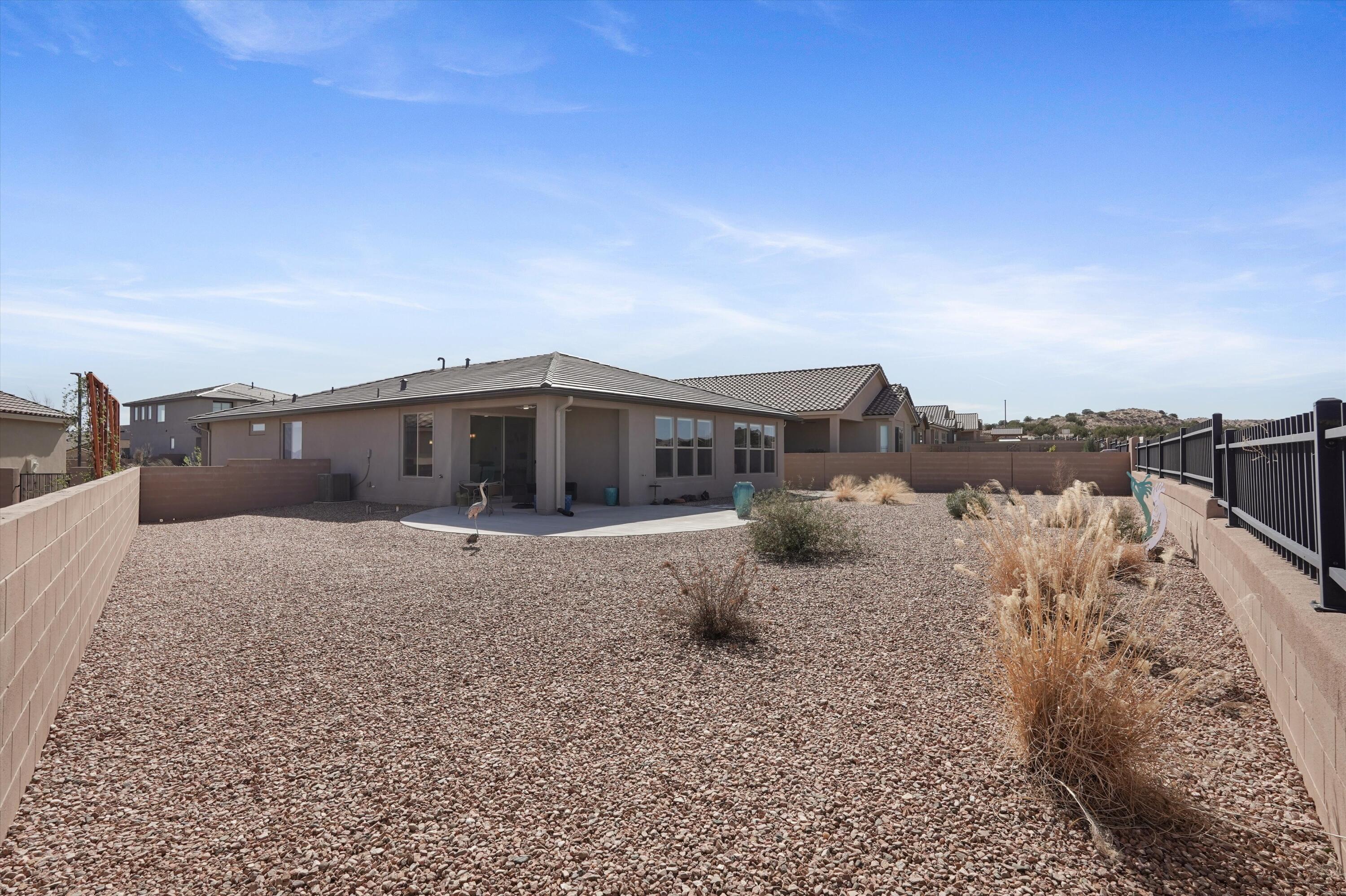 Photo 12 — 2831 Kings Canyon Loop NE